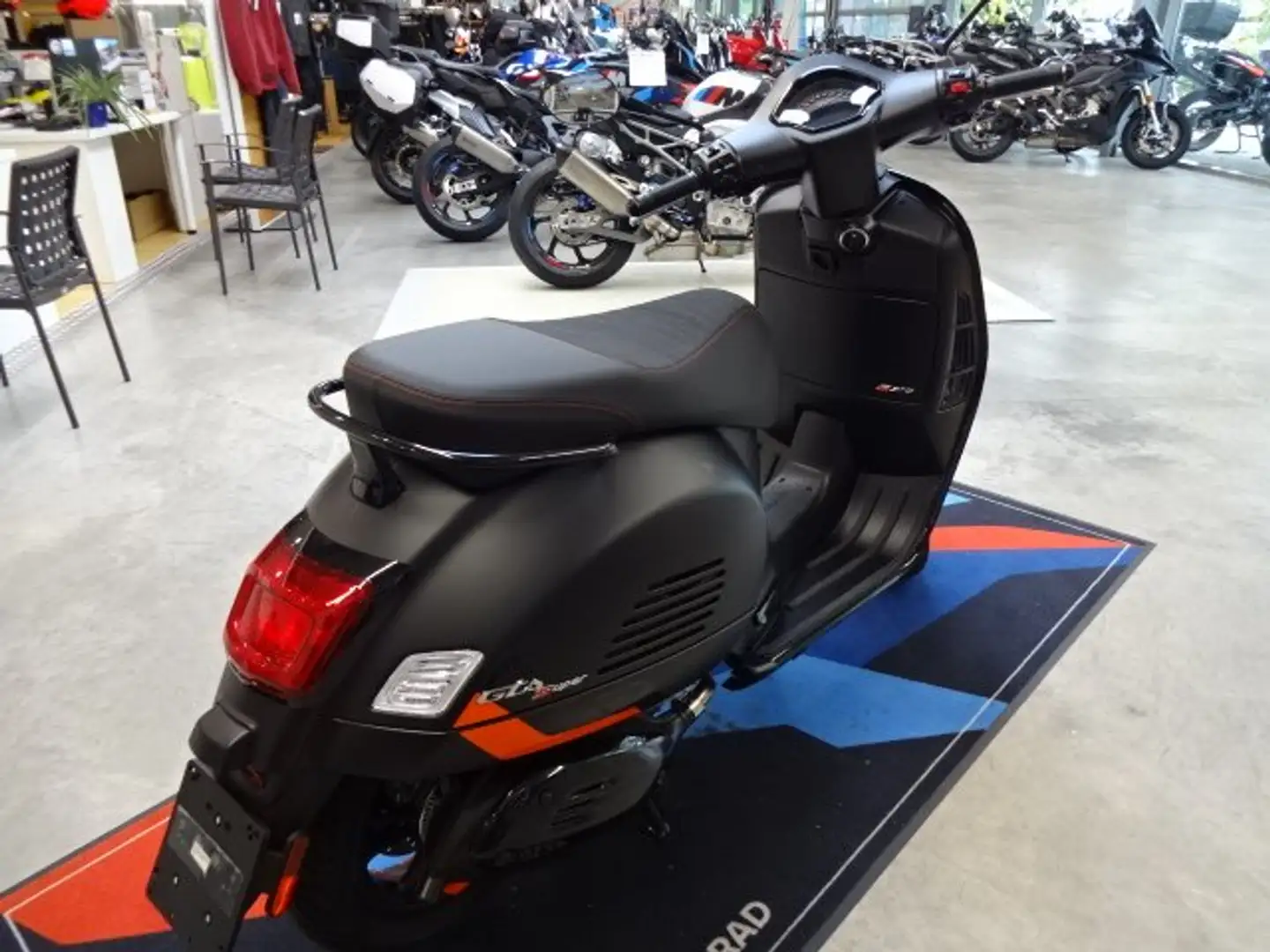 Vespa GTS Super Sport 310 E5+ schwarz - Neufahrzeug Noir - 2
