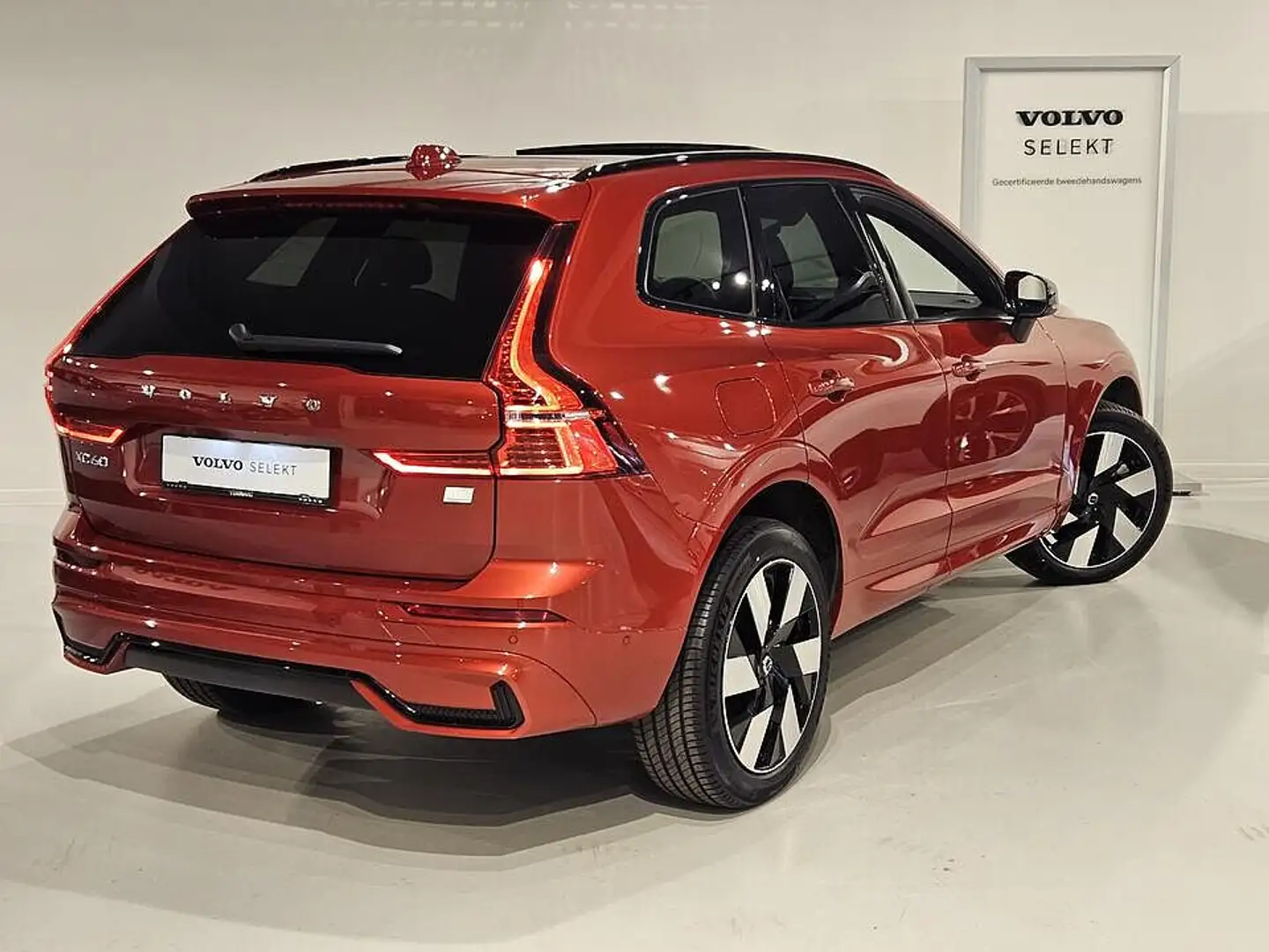 Volvo XC60 T6 Recharge Dark Plus Rouge - 2