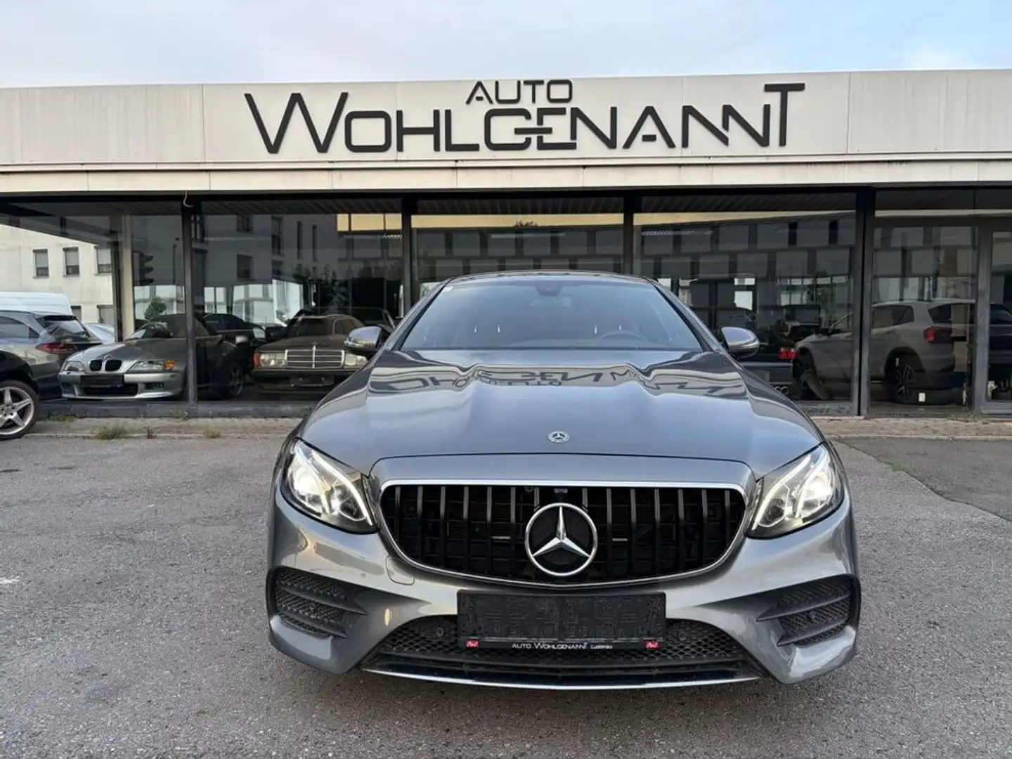 Mercedes-Benz E 200 4Matic (238.343)Coupé AMG line Allrad Grau - 1