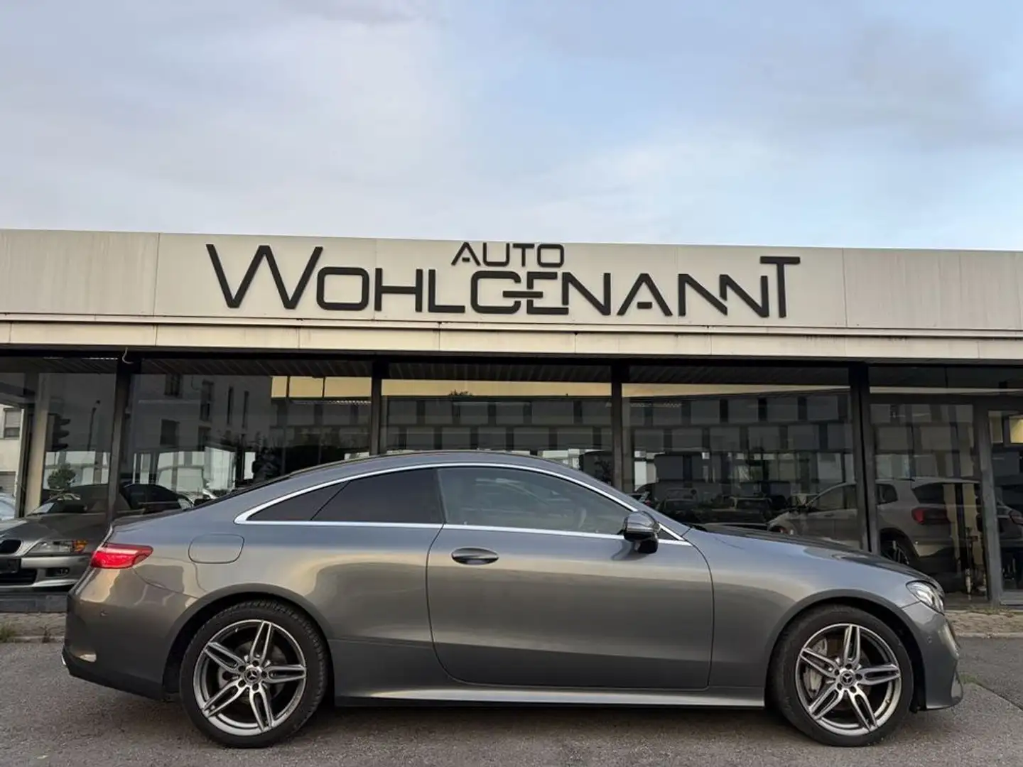 Mercedes-Benz E 200 4Matic (238.343)Coupé AMG line Allrad Grau - 2