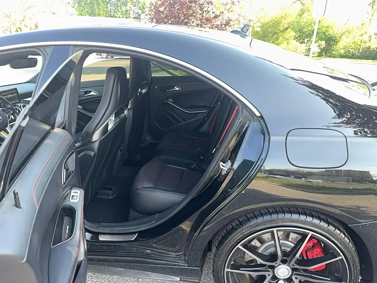 Mercedes-Benz CLA снимка Mercedes-Benz CLA