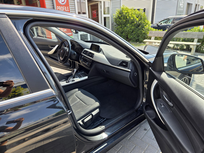 BMW 318 3-serie Touring 318i Centennial Executive — photo 19