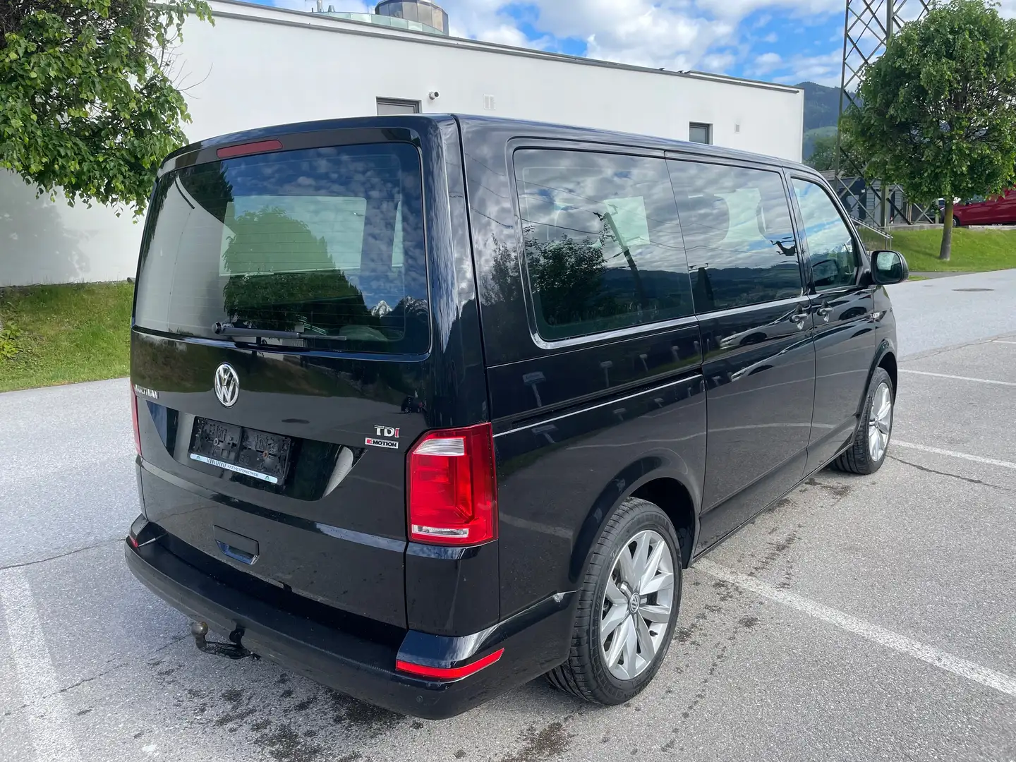 Volkswagen T6 Multivan Multivan Edition 2,0 TDI BMT Edition Schwarz - 2
