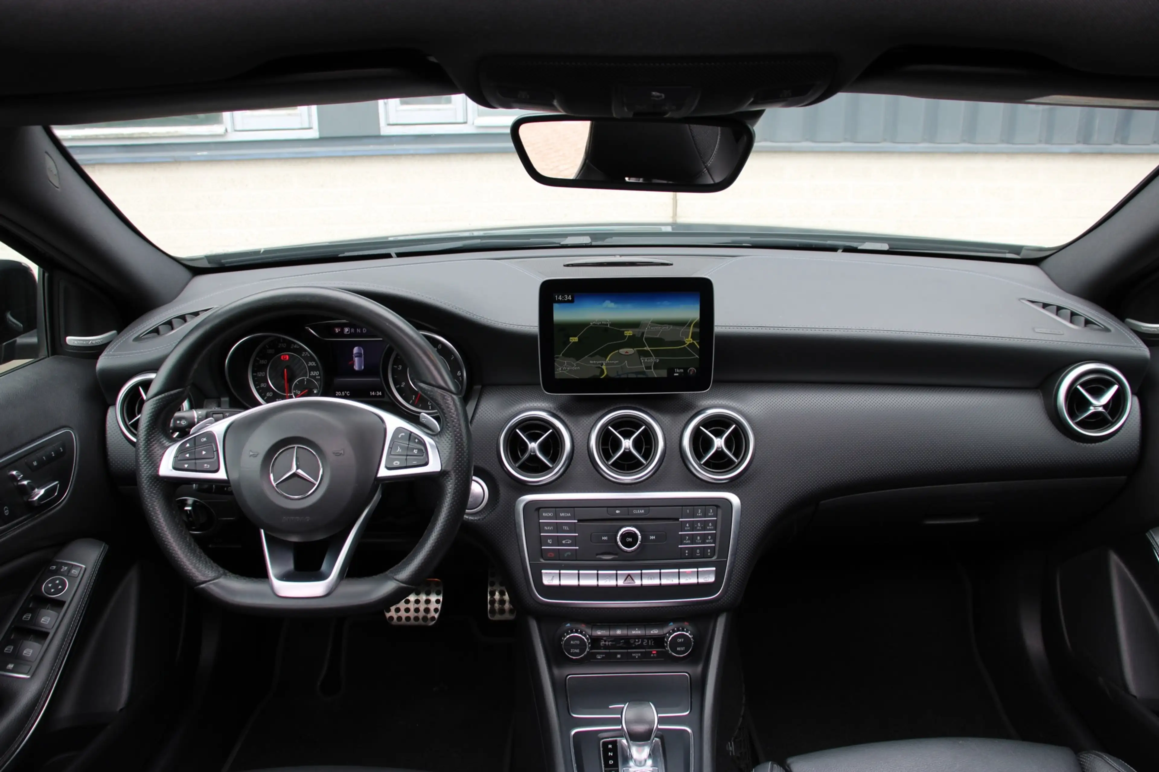 Mercedes-Benz A 45 AMG 4MATIC Sport Pano Harman Kardon Leder KeyLess Stoe — photo 9