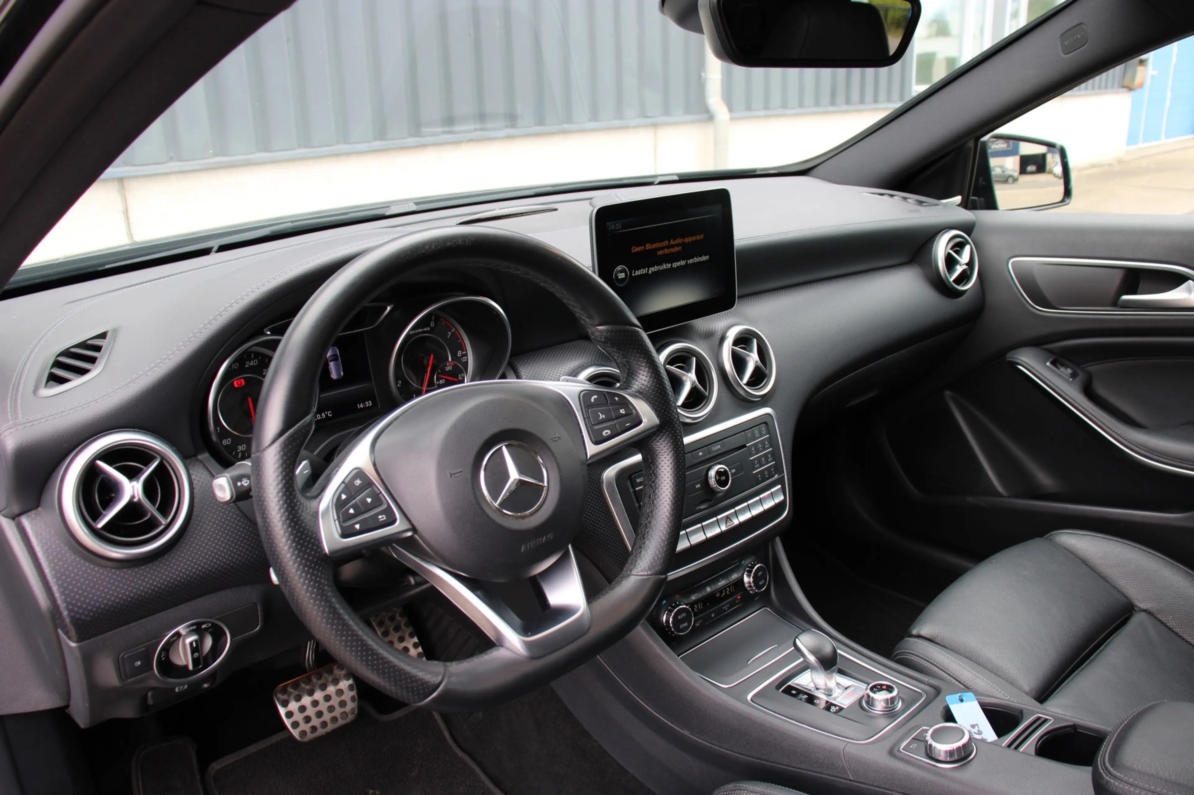 Mercedes-Benz A 45 AMG 4MATIC Sport Pano Harman Kardon Leder KeyLess Stoe — photo 2