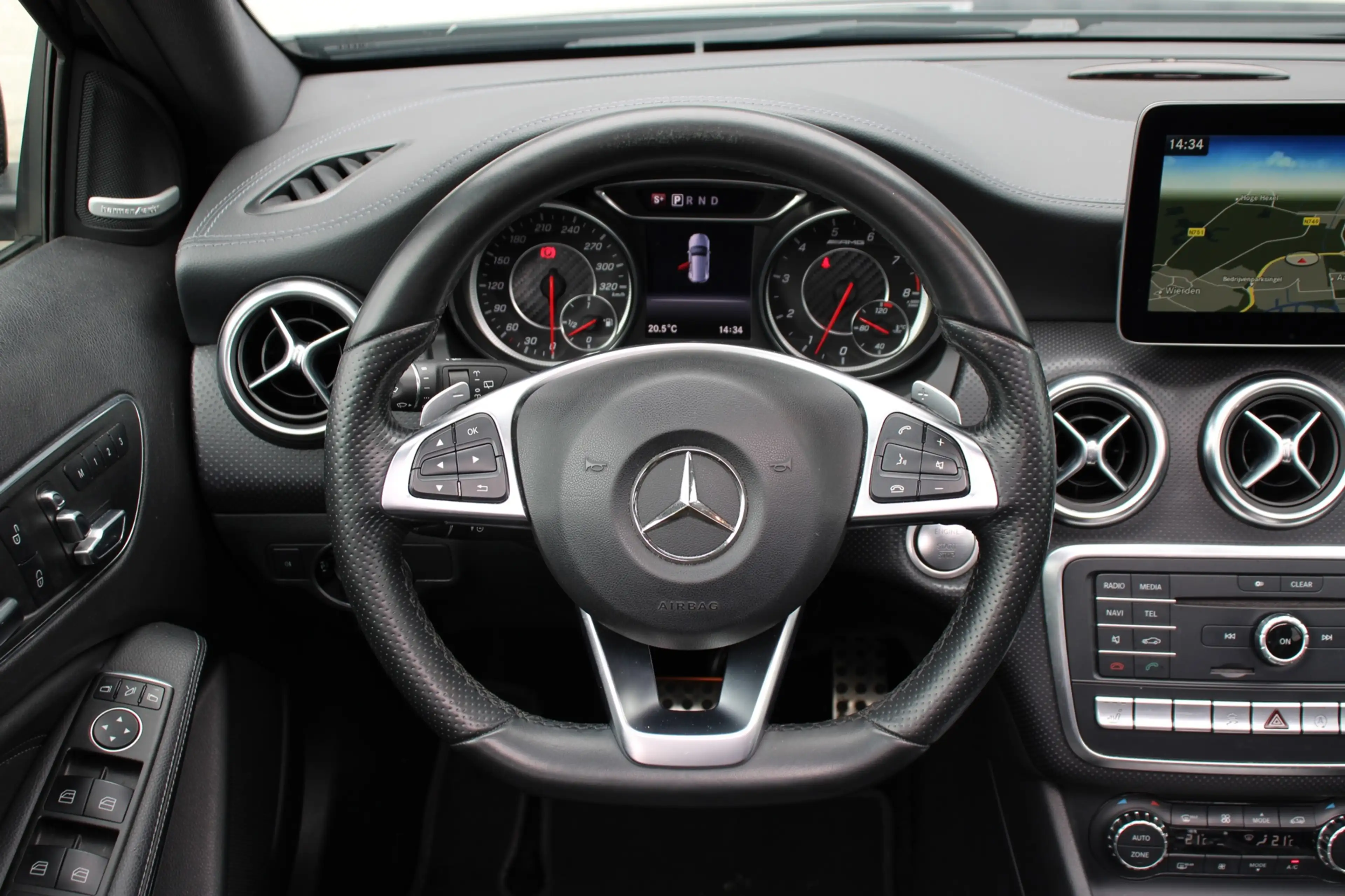 Mercedes-Benz A 45 AMG 4MATIC Sport Pano Harman Kardon Leder KeyLess Stoe — photo 15