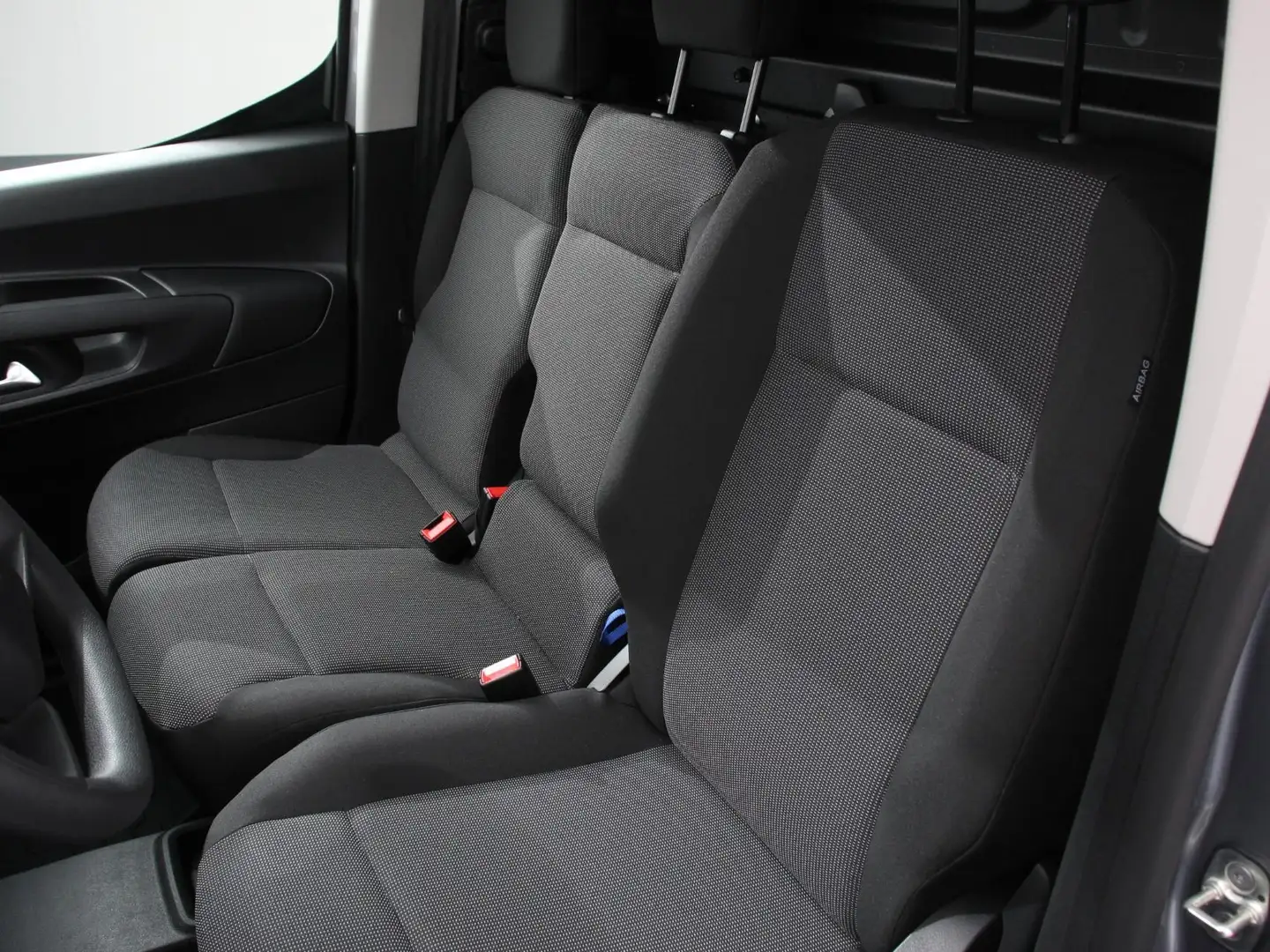 Opel Combo 1.5 BlueHDi 130 S&S L2 Apple Carplay / Android Aut Grijs - 2