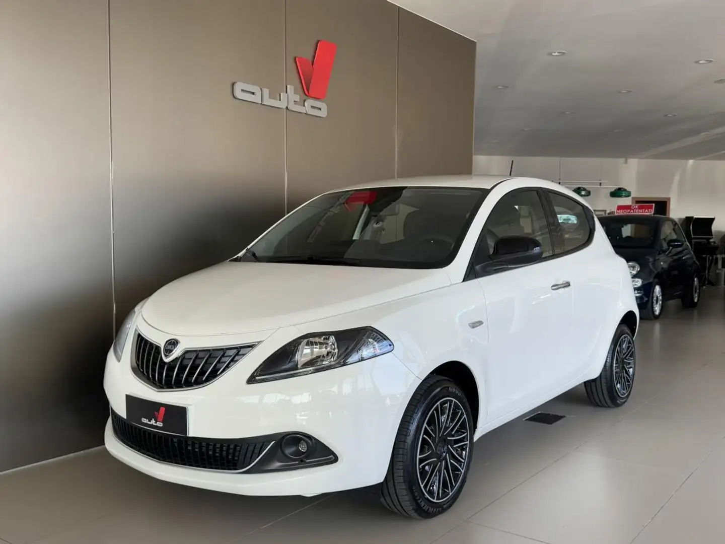 Lancia Ypsilon 1.0 FireFly 5 porte S&S Hybrid Gold KM ZERO Bianco - 2