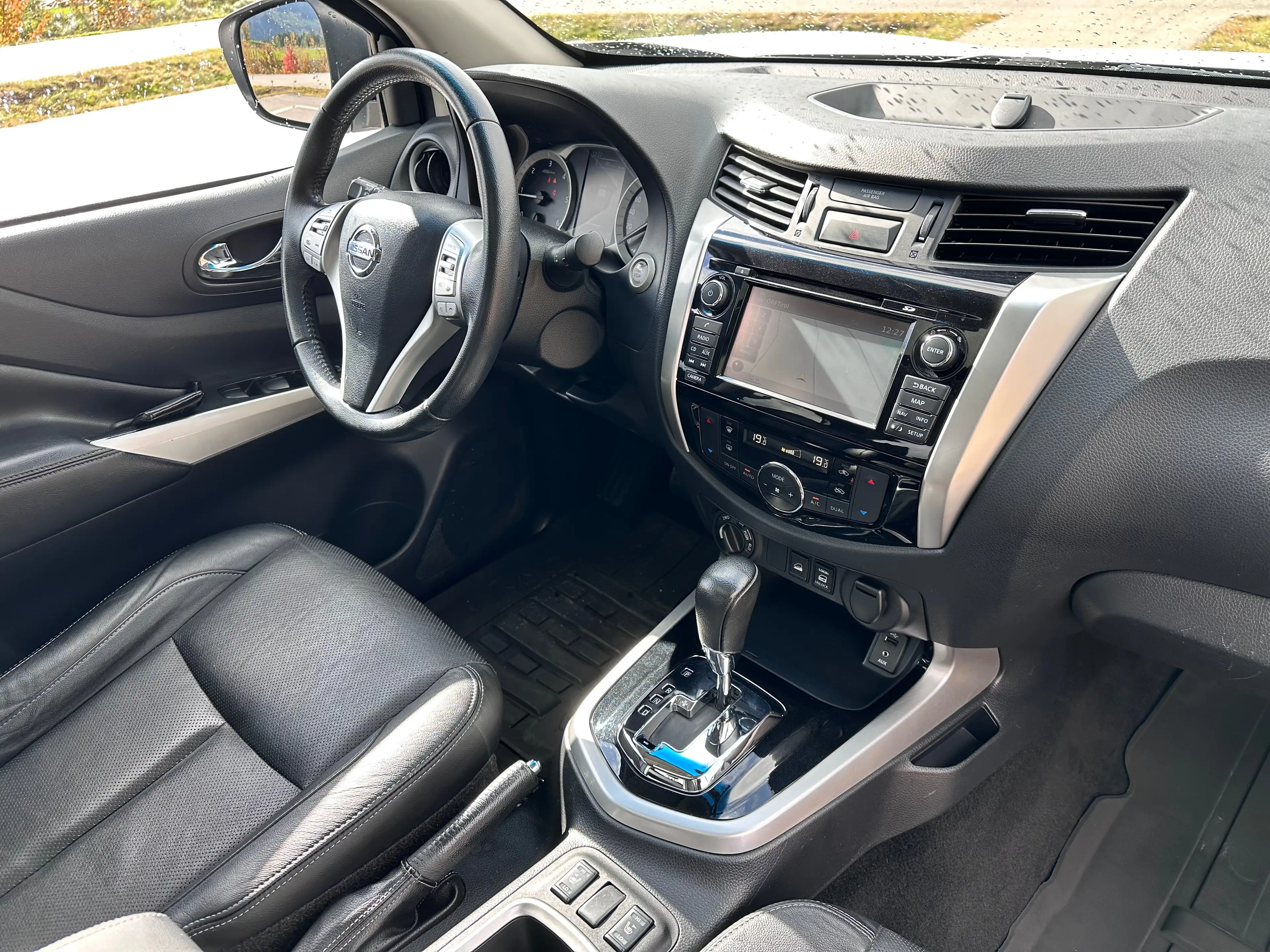 Nissan Navara Tekna Double Cab 4x4 / 3,5t AHK / Leder / Klima — photo 11