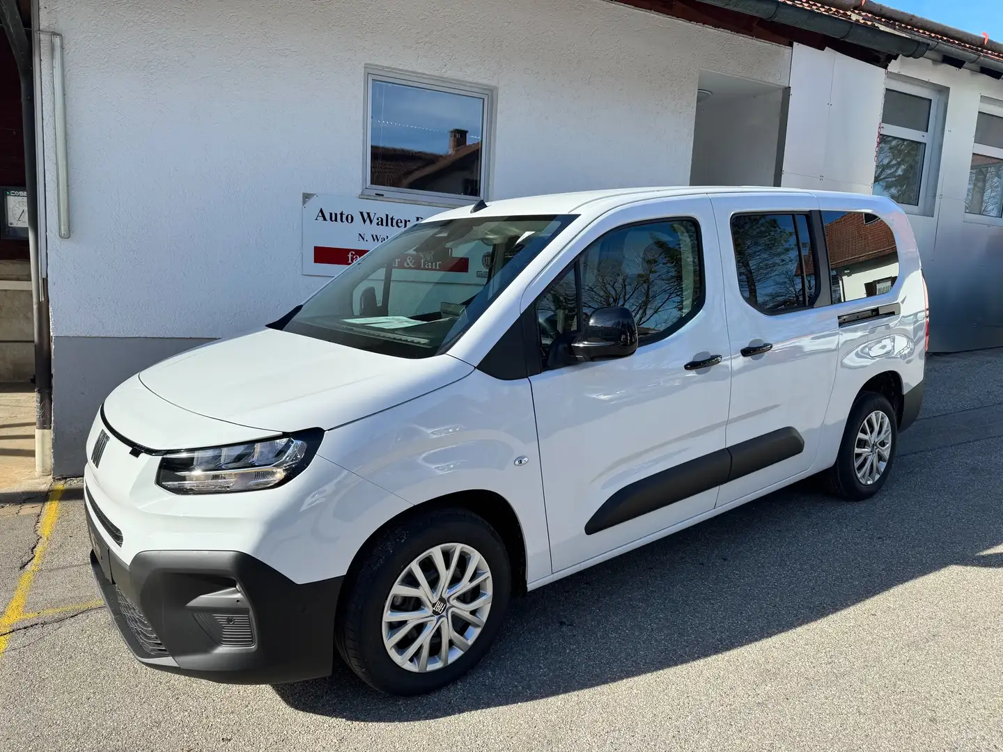 Fiat Doblo Kombi L2 Maxi 7-Sitzer 1.5l 130 PS *Automatik*LED* Weiß - 1