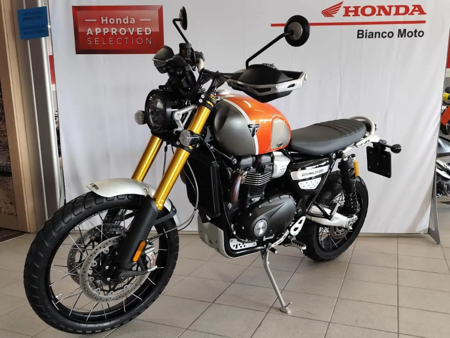 Triumph Scrambler 1200 xe gold line edition Orange - 1