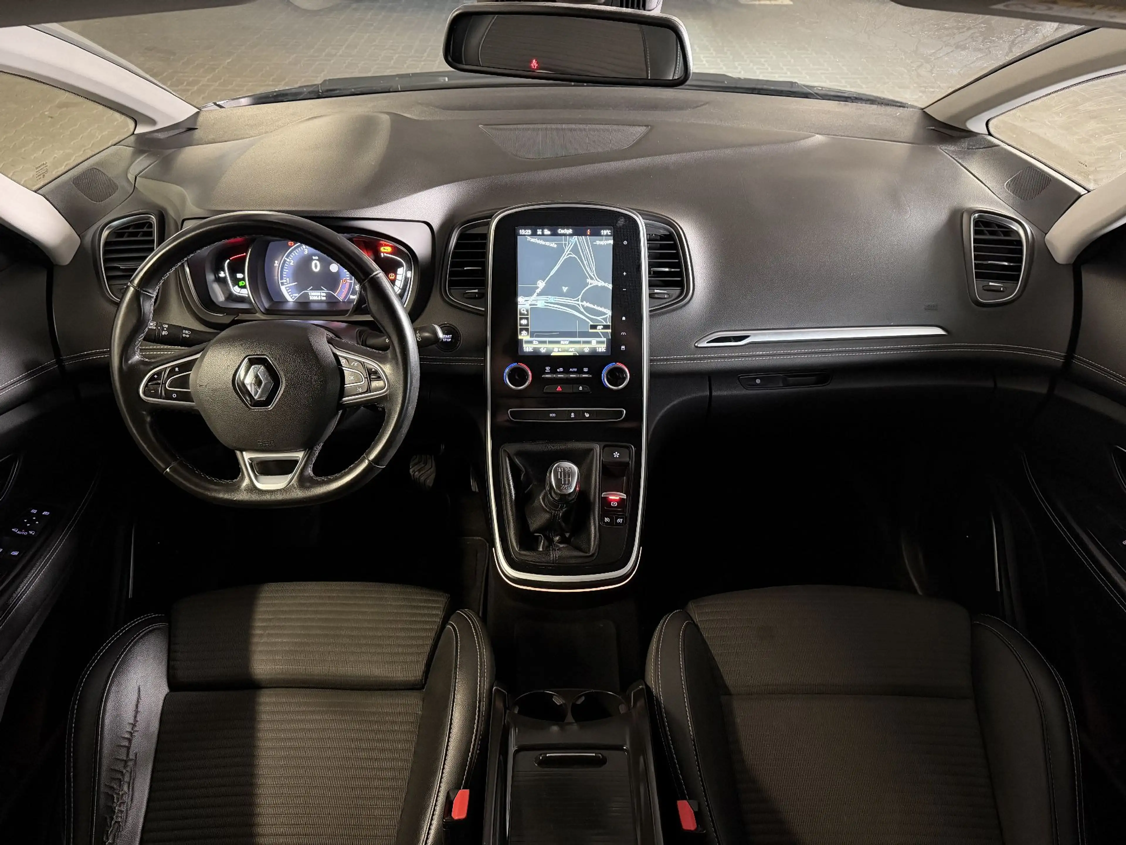 Renault Grand Scenic Tce 130 BOSE — photo 11