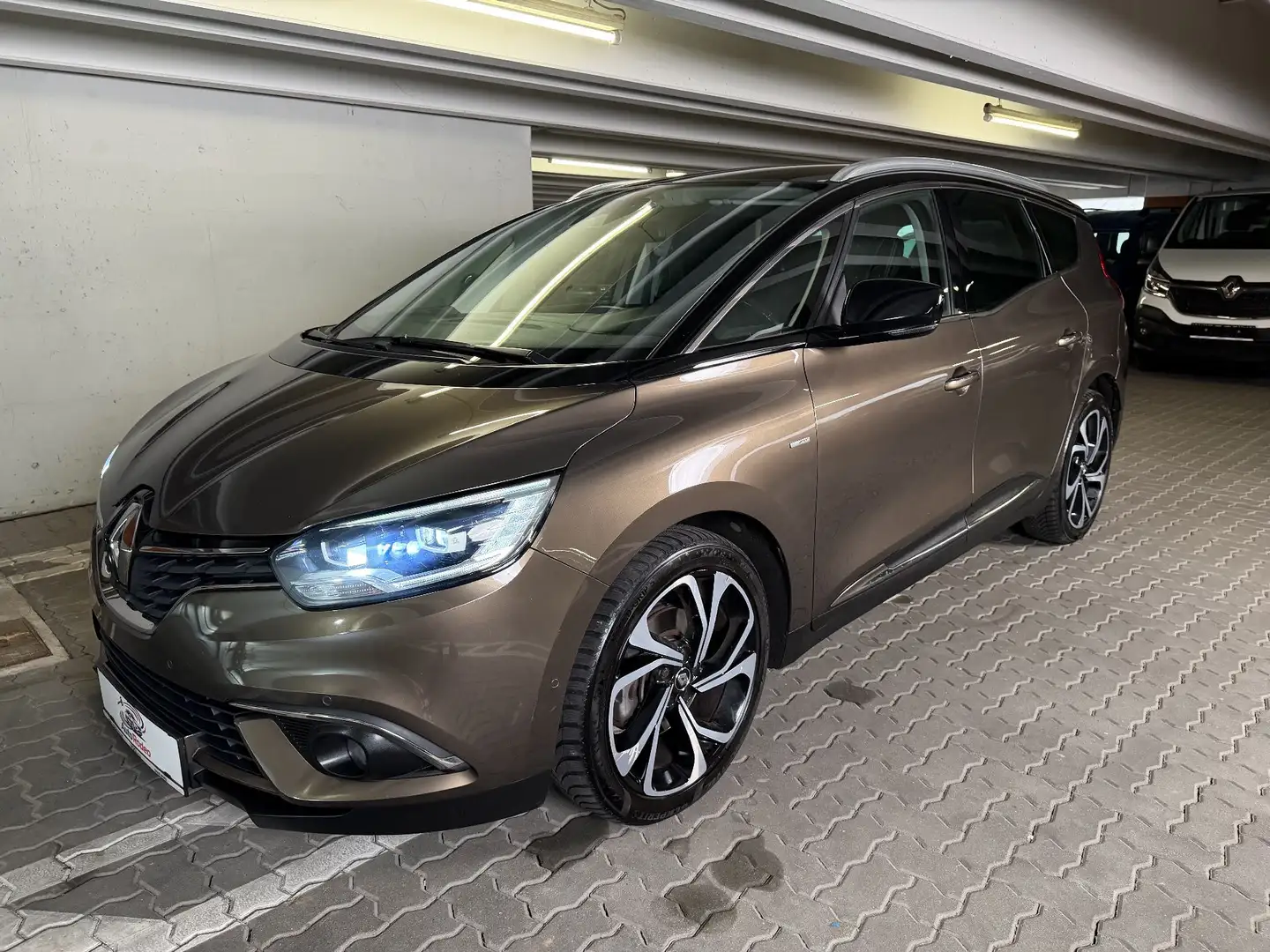 Renault Grand Scenic Tce 130 BOSE Braun - 1
