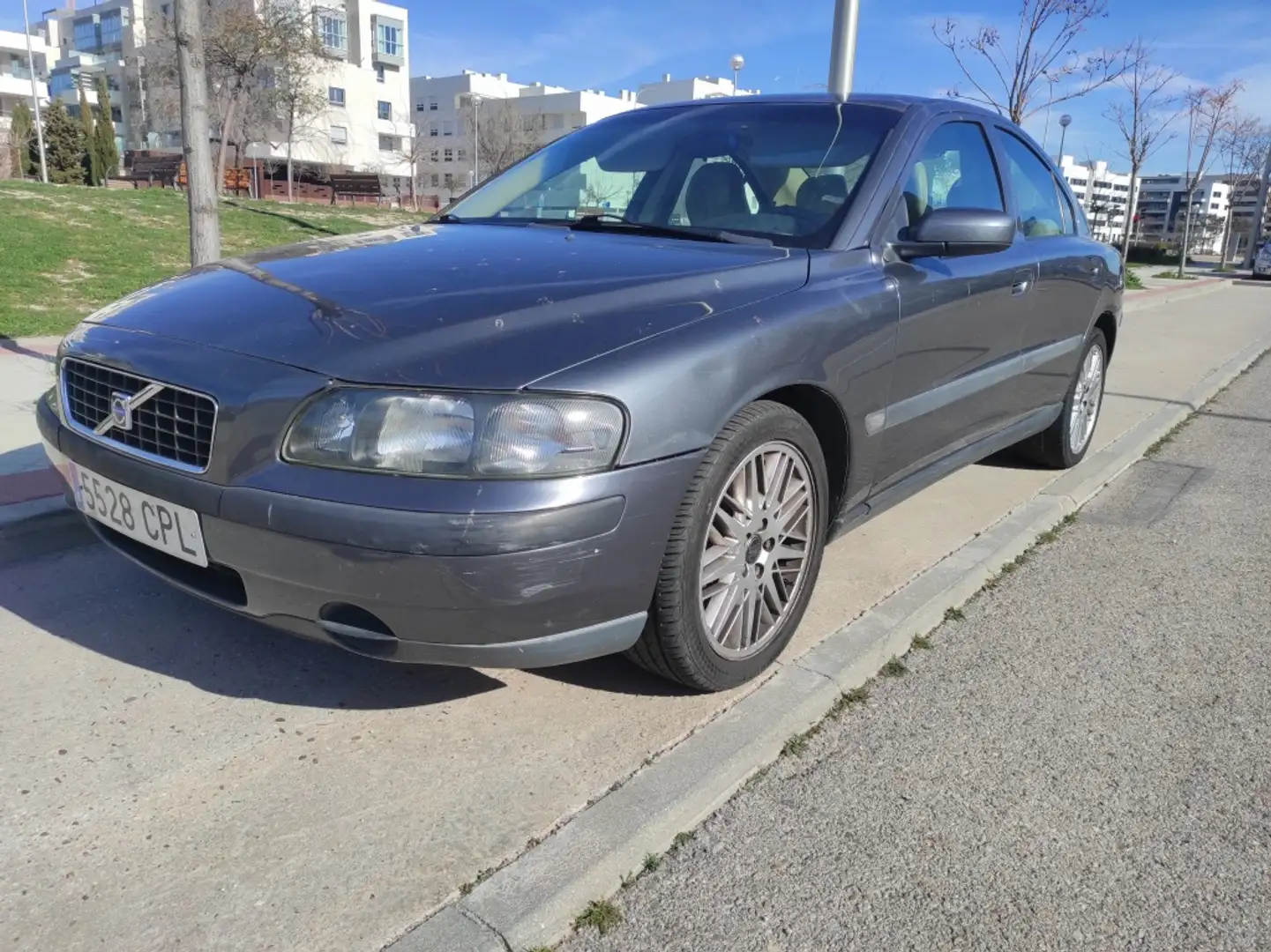 Volvo S60 2.4D siva - 1