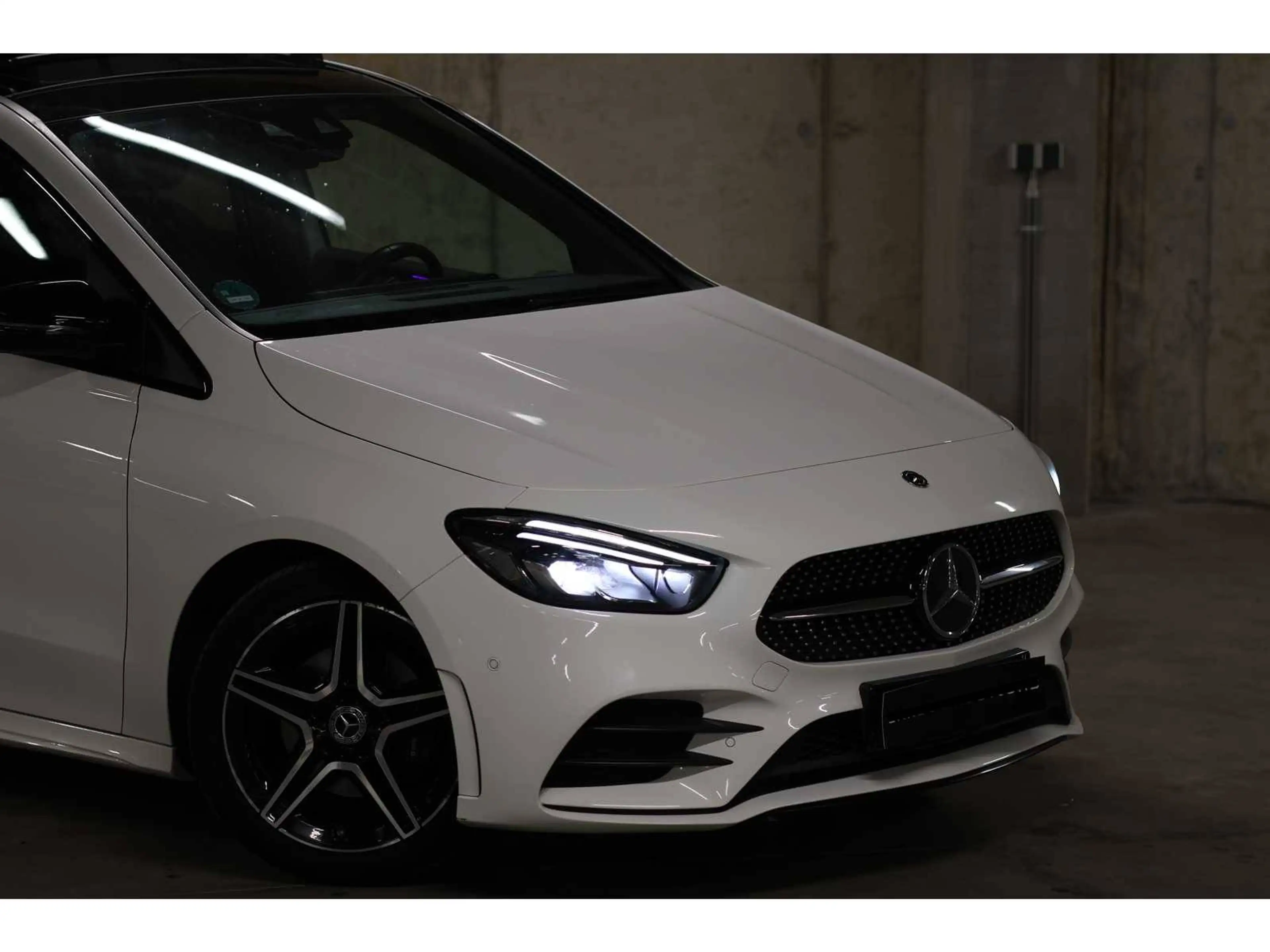 Mercedes-Benz B 200 B 200 7G-DCT AMG Line — photo 7