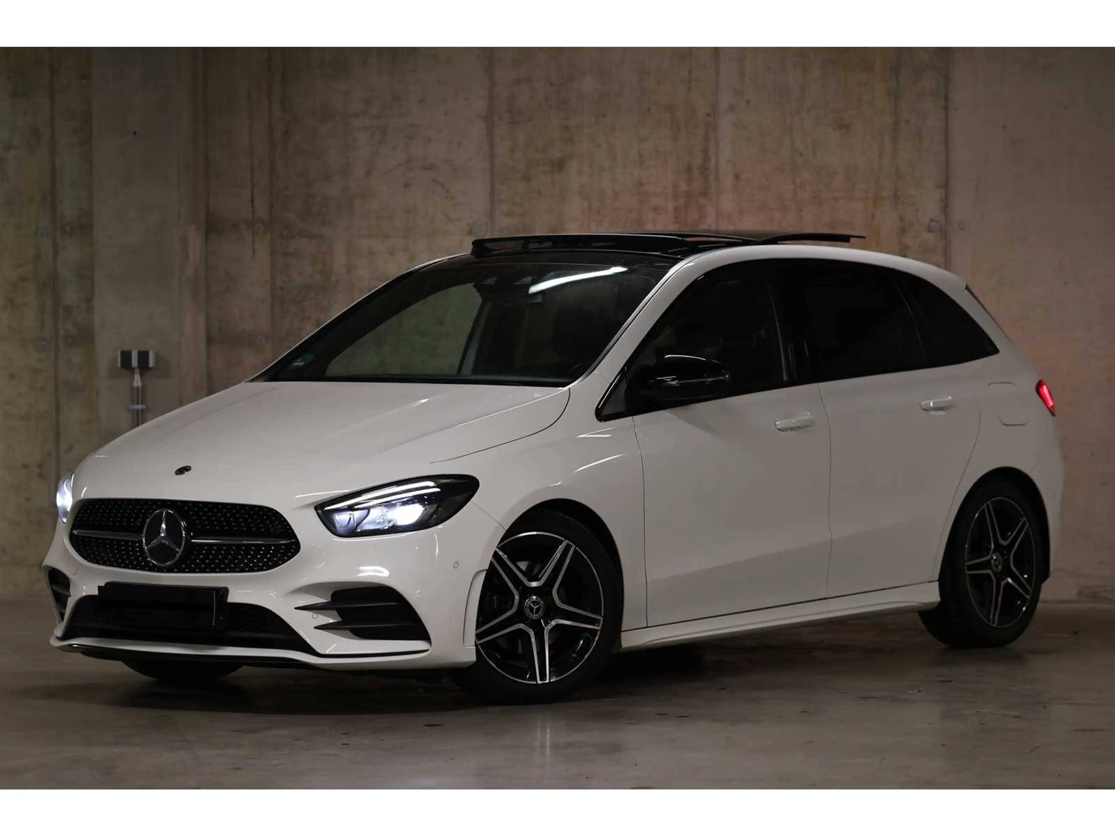 Mercedes-Benz B 200 B 200 7G-DCT AMG Line