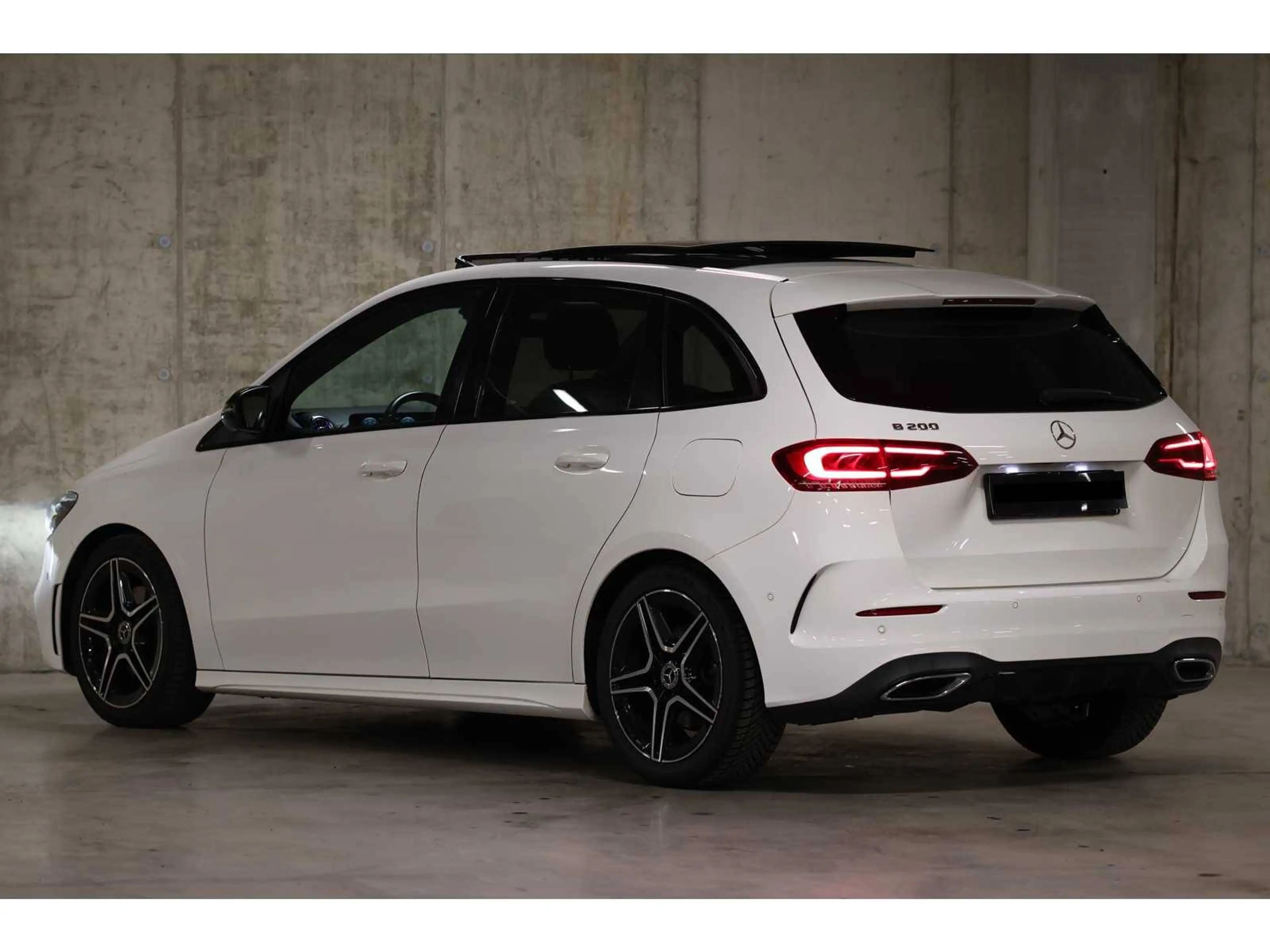 Mercedes-Benz B 200 B 200 7G-DCT AMG Line — photo 15