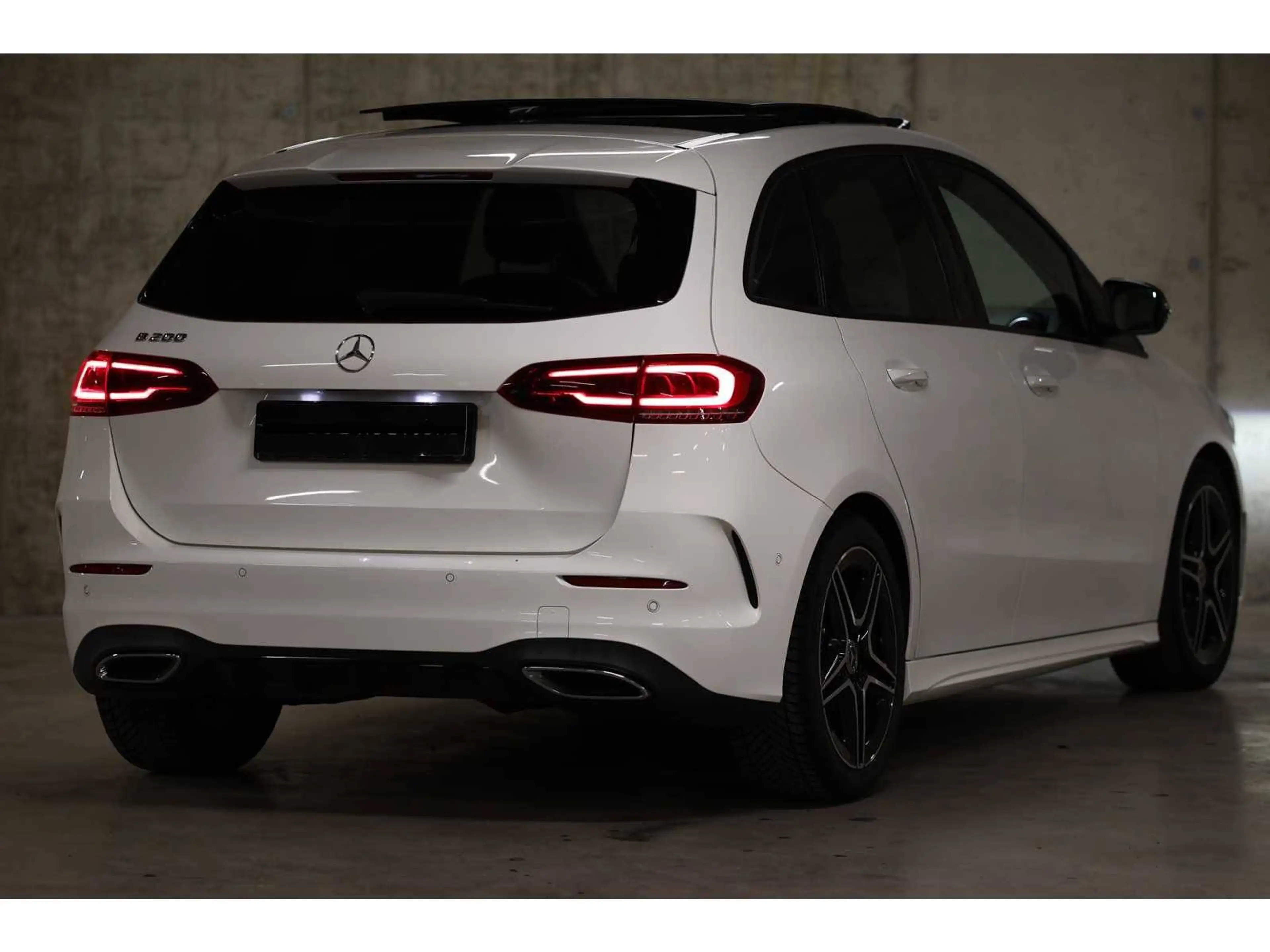 Mercedes-Benz B 200 B 200 7G-DCT AMG Line — photo 10