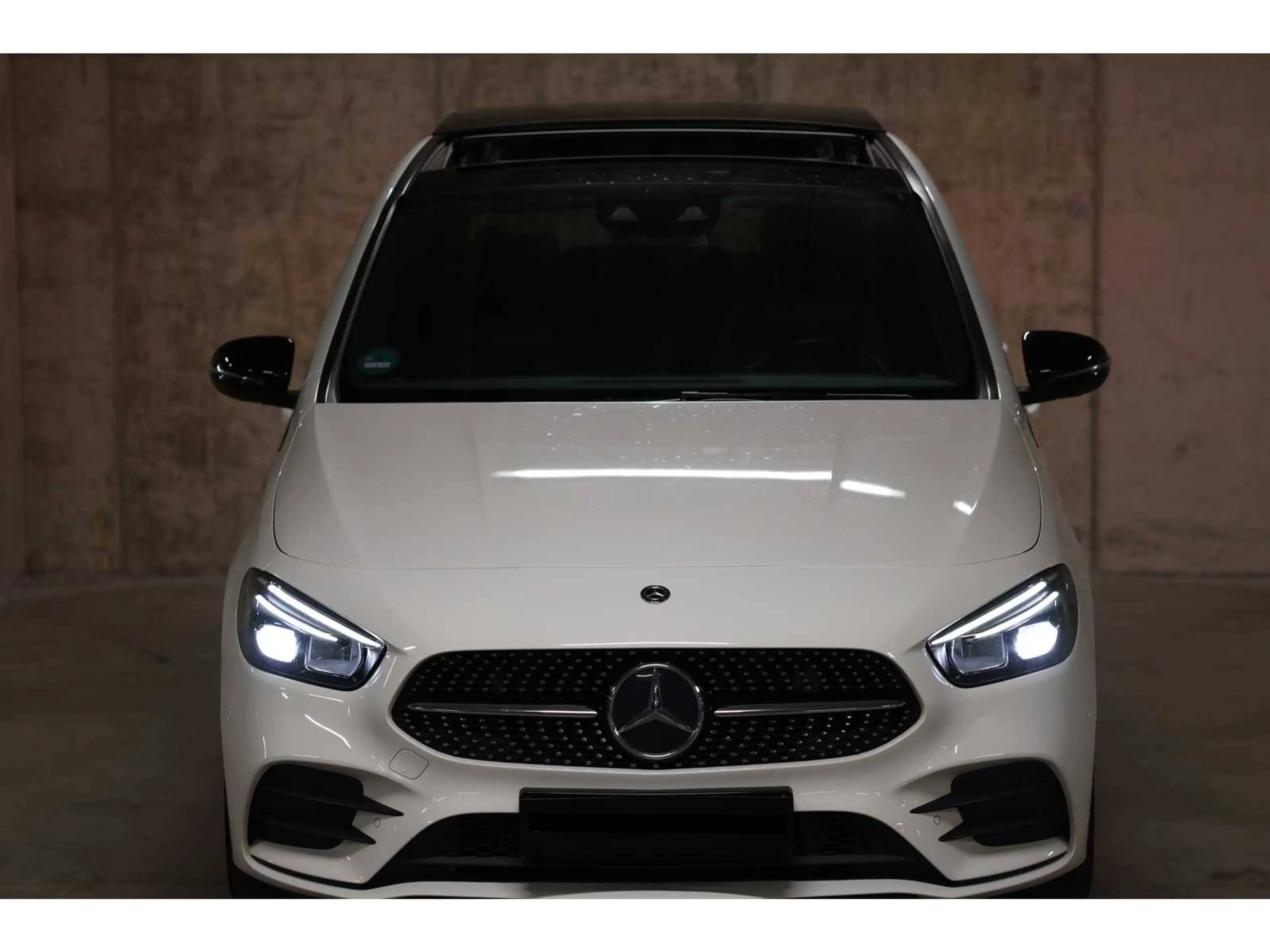 Mercedes-Benz B 200 B 200 7G-DCT AMG Line — photo 4