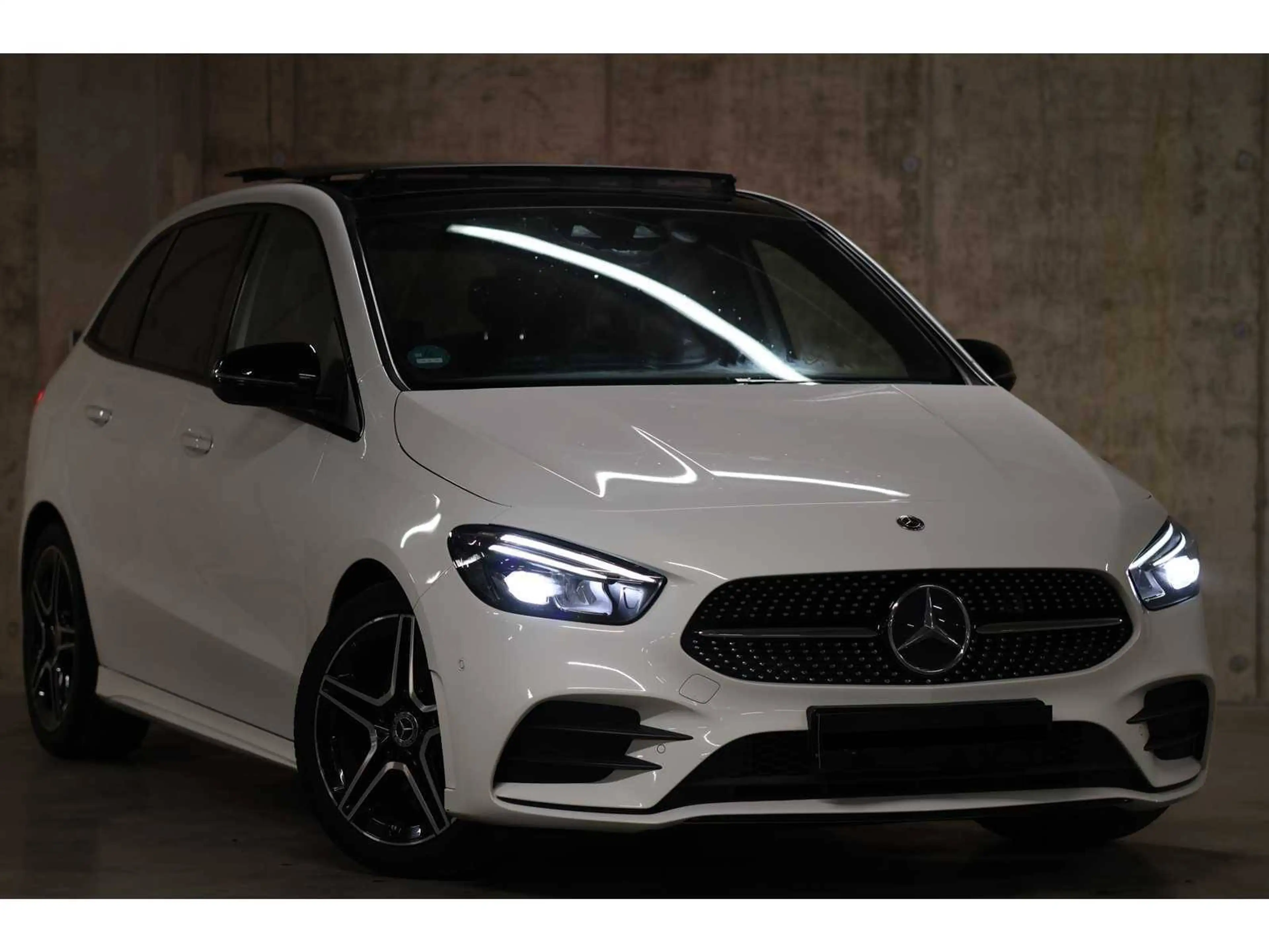 Mercedes-Benz B 200 B 200 7G-DCT AMG Line — photo 6