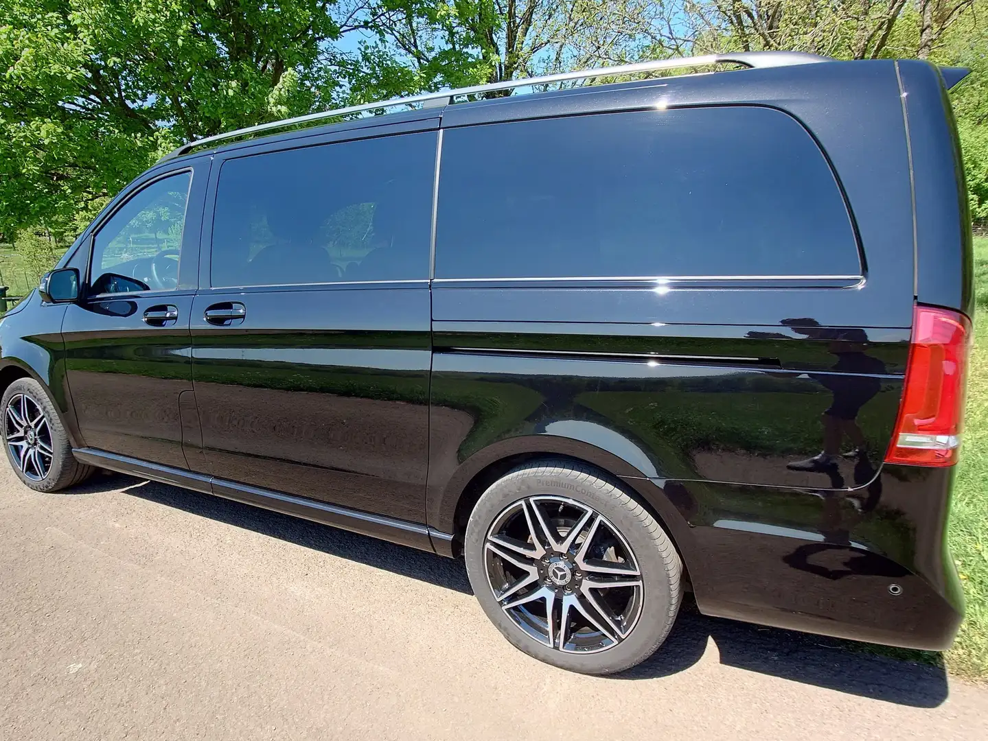 Mercedes-Benz V 300 V 300 d lang 4Matic 9G-TRONIC Avantgarde Edition 2 Zwart - 2