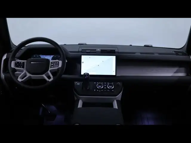 Land Rover Defender 110 view 15