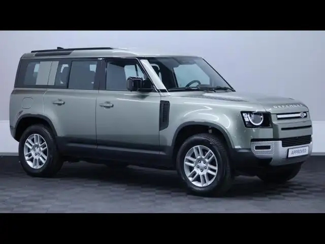 Land Rover Defender 110 view 3