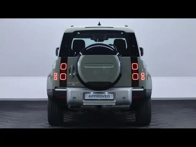 Land Rover Defender 110 view 6