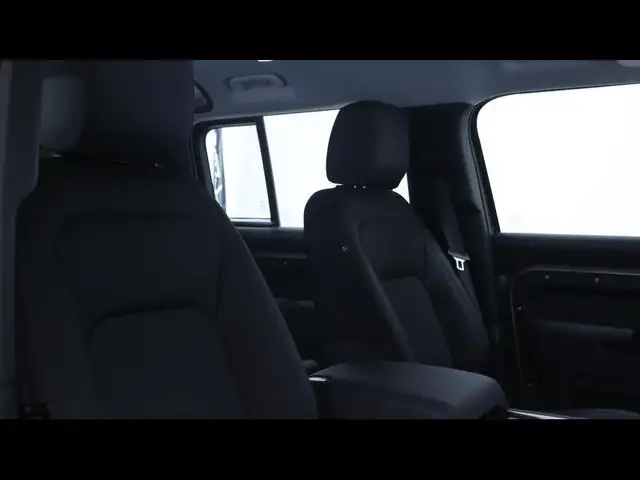 Land Rover Defender 110 view 12