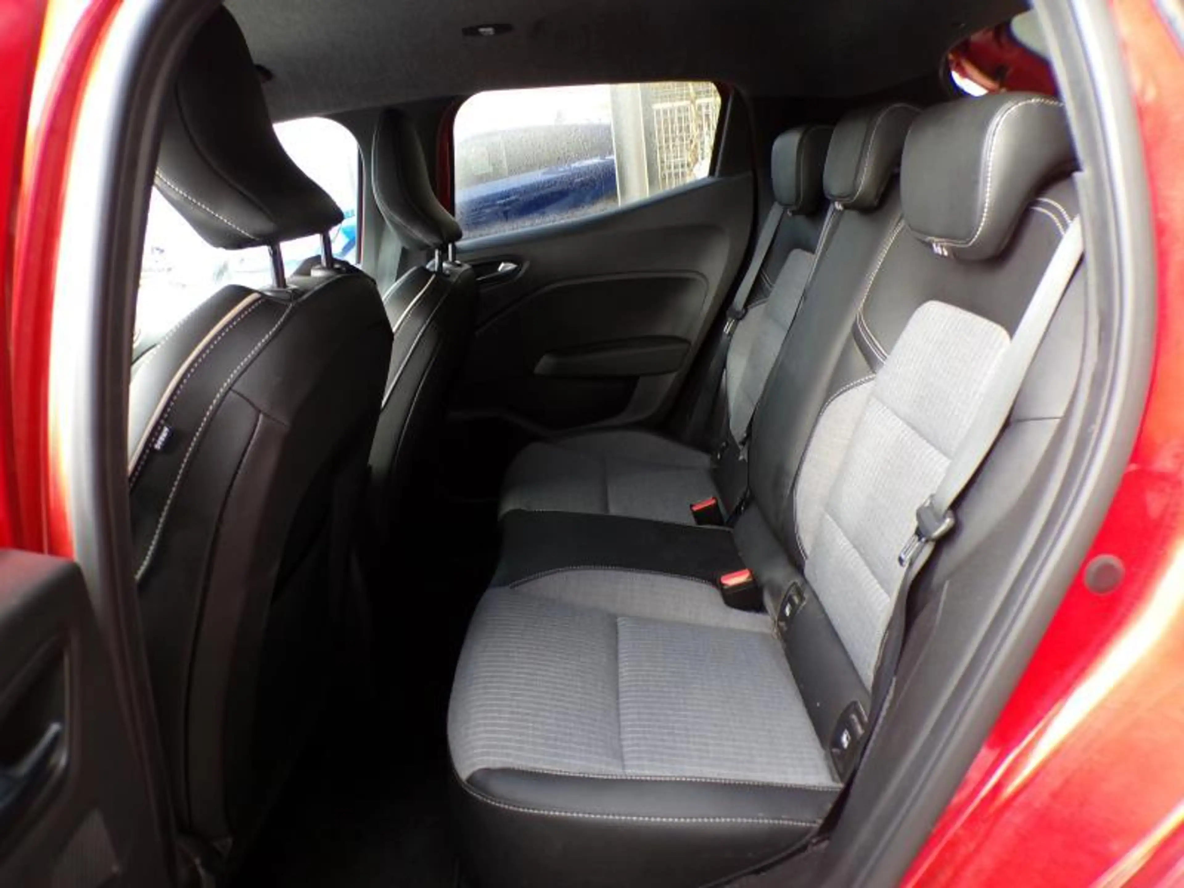Renault Clio 1.6 Hybride 94cv Rouge 35839km 01/24 b.auto — photo 8
