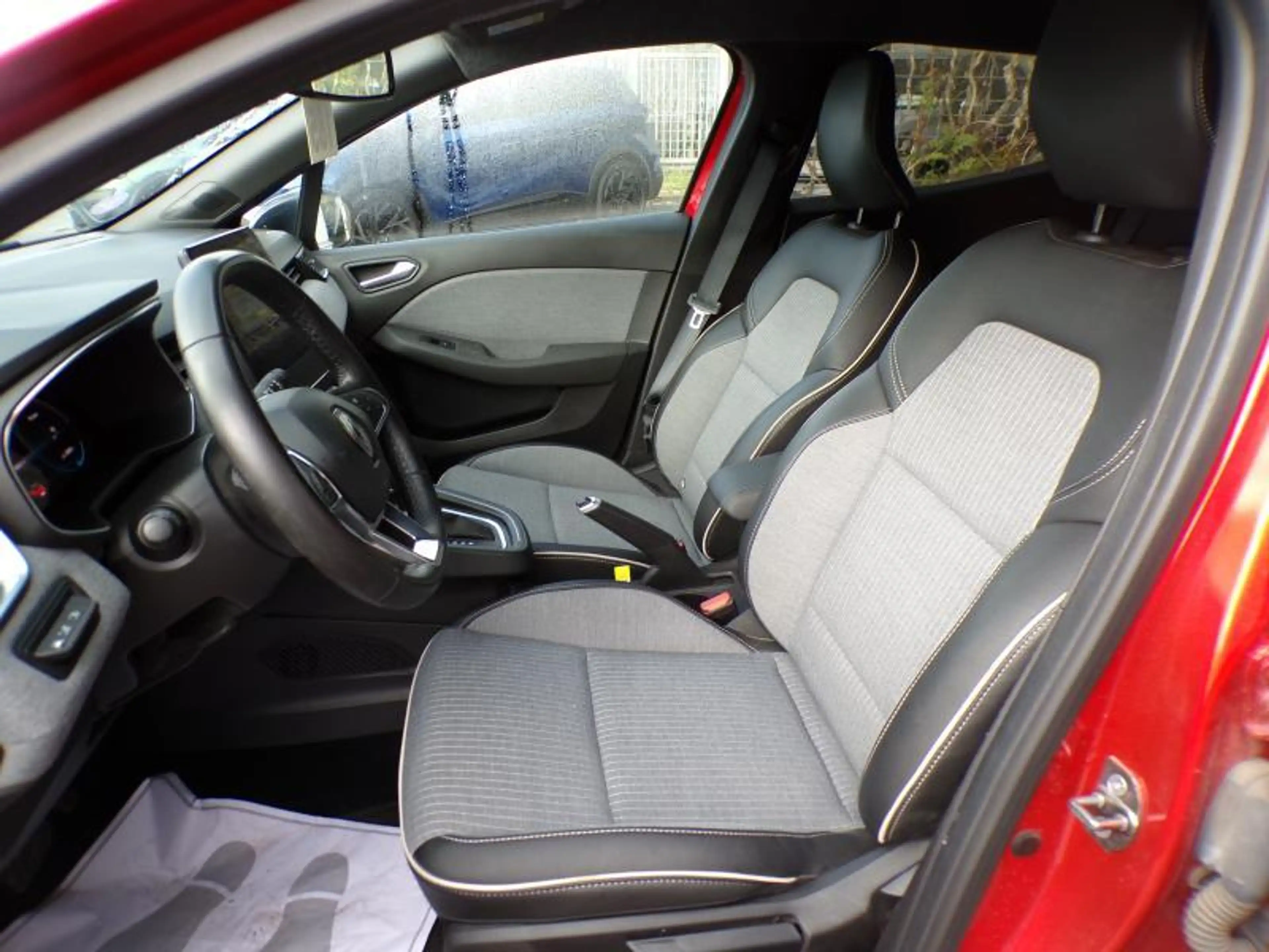Renault Clio 1.6 Hybride 94cv Rouge 35839km 01/24 b.auto — photo 7