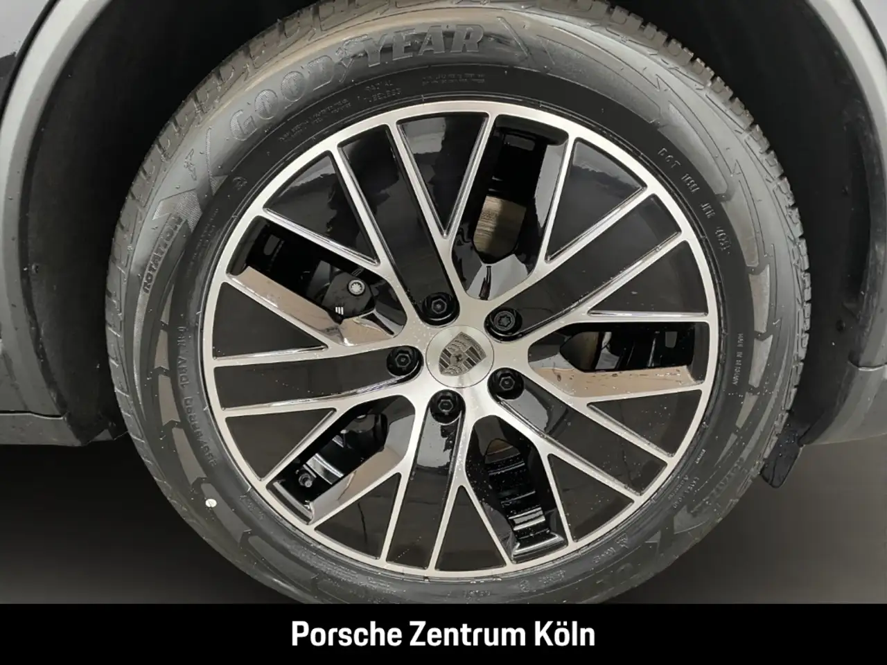 Porsche Macan 4 Surround-View BOSE Luftfederung 21-Zoll 9