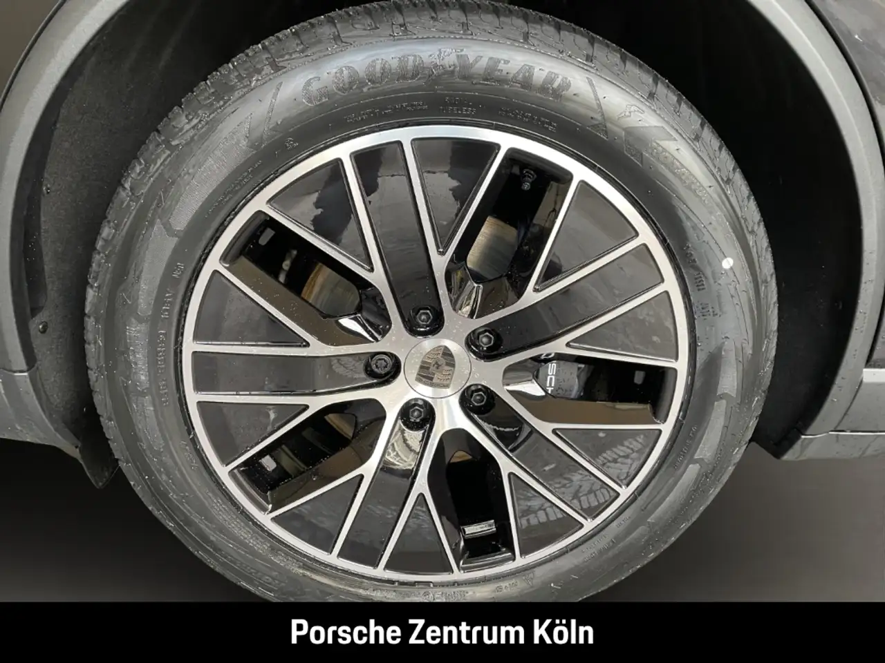 Porsche Macan 4 Surround-View BOSE Luftfederung 21-Zoll 12