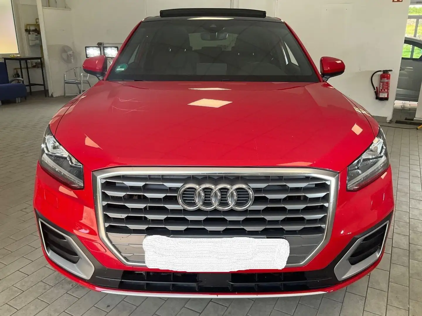 Audi Q2 sport 1.4 TFSI Automatik viele Extras, gepfl Rot - 2