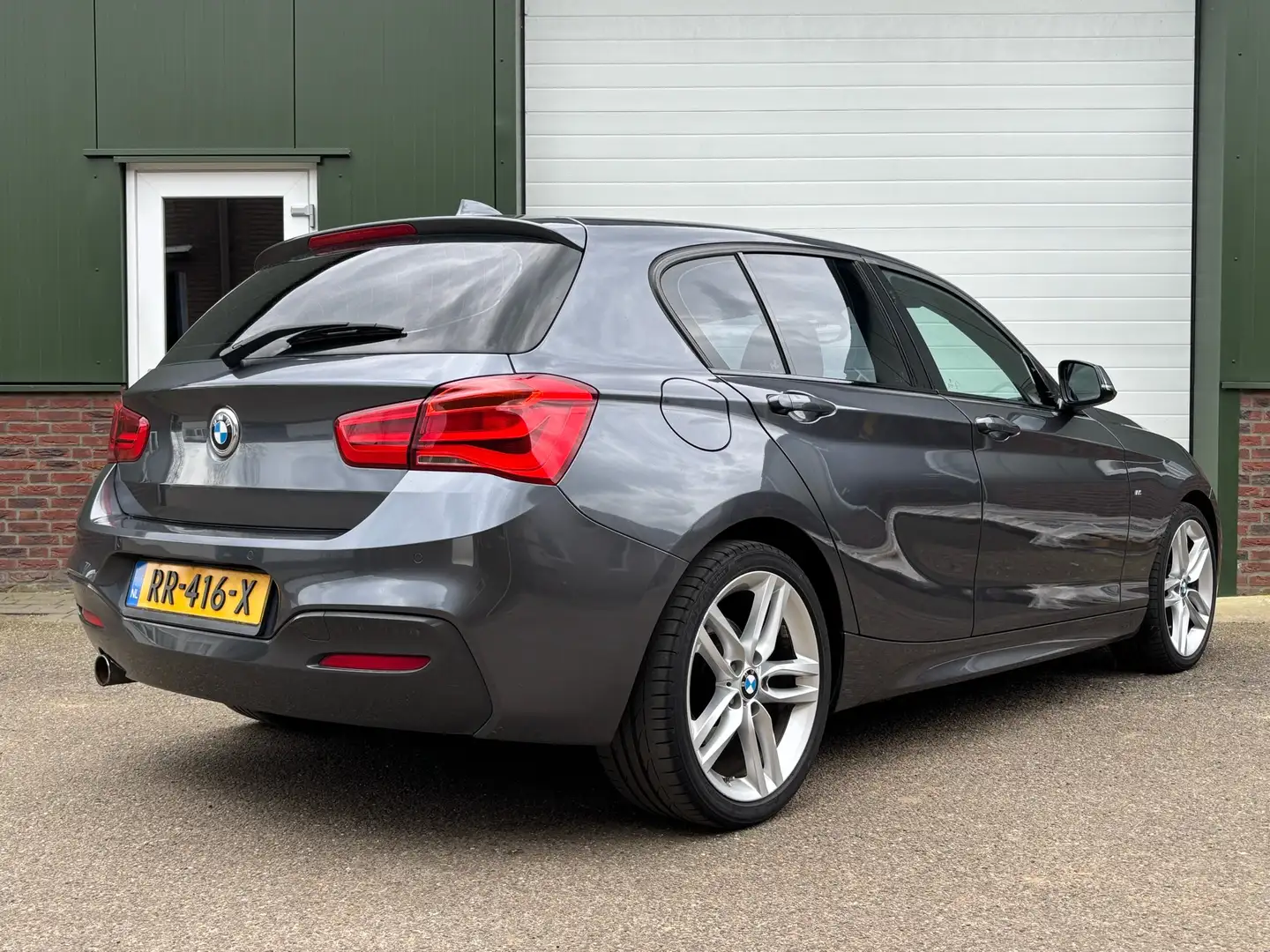 BMW 118 M-Pakket 2017 Automaat High Exec Grijs - 2