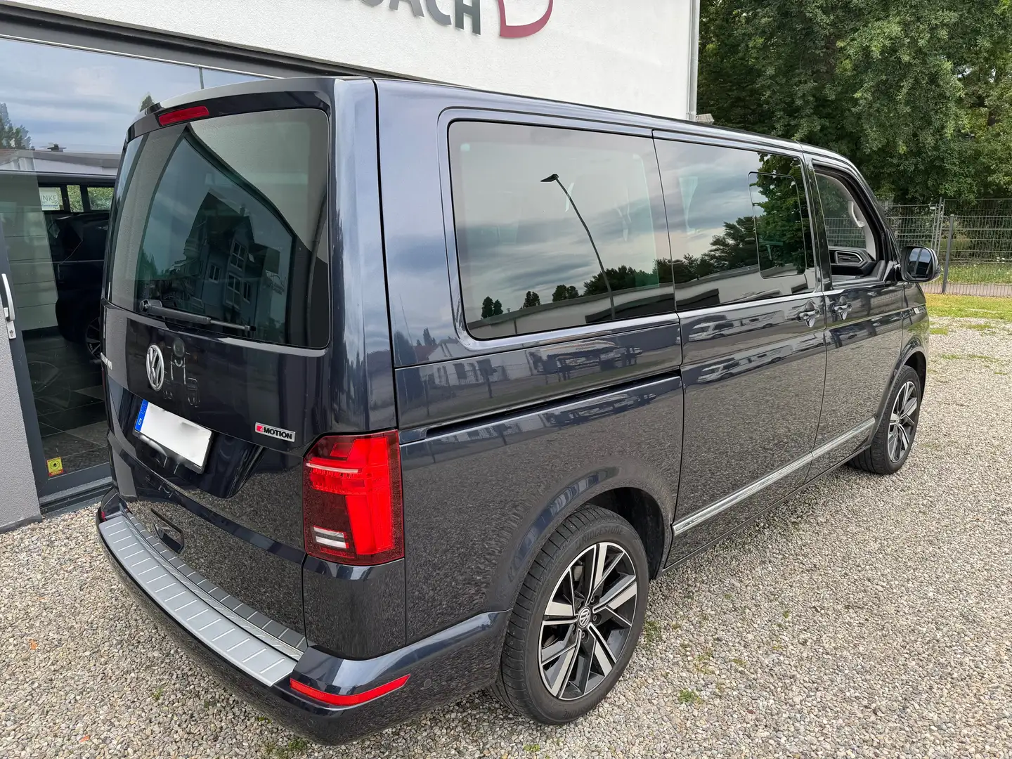 Volkswagen T6.1 Multivan DSG Kurz 4MOTION Highline Bleu - 1