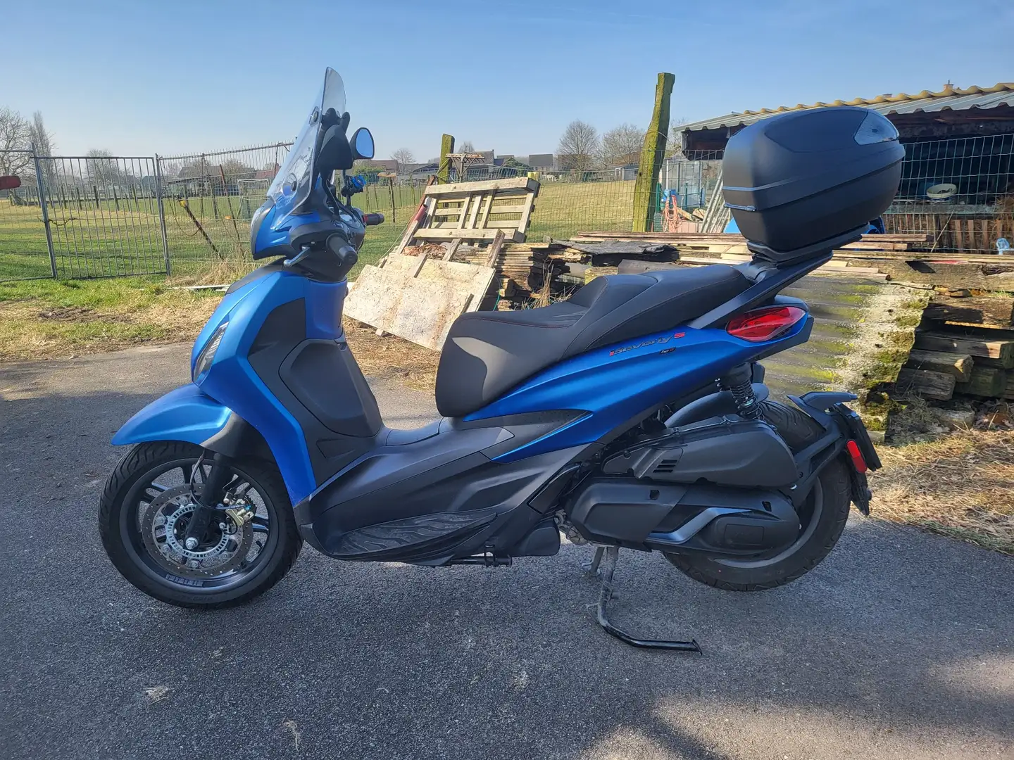 Piaggio Beverly 400 Modrá - 1