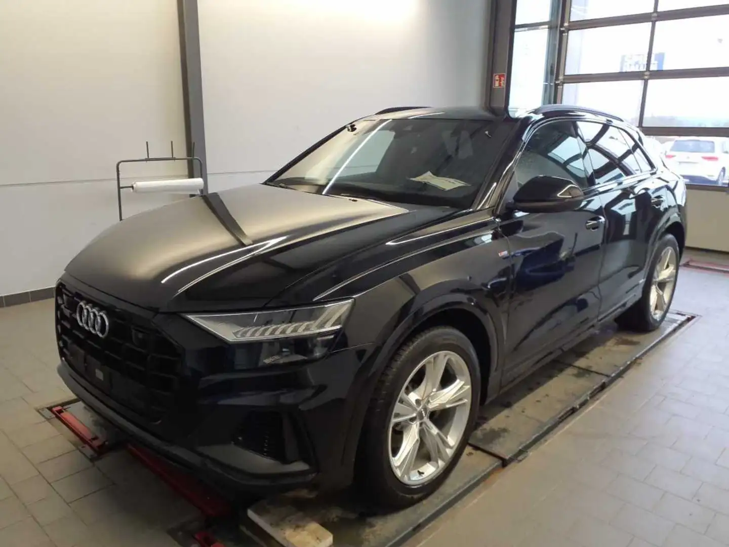 Audi Q8 S line 50 TDI 3x S line HD-Matrix Black Allradlenk Schwarz - 2