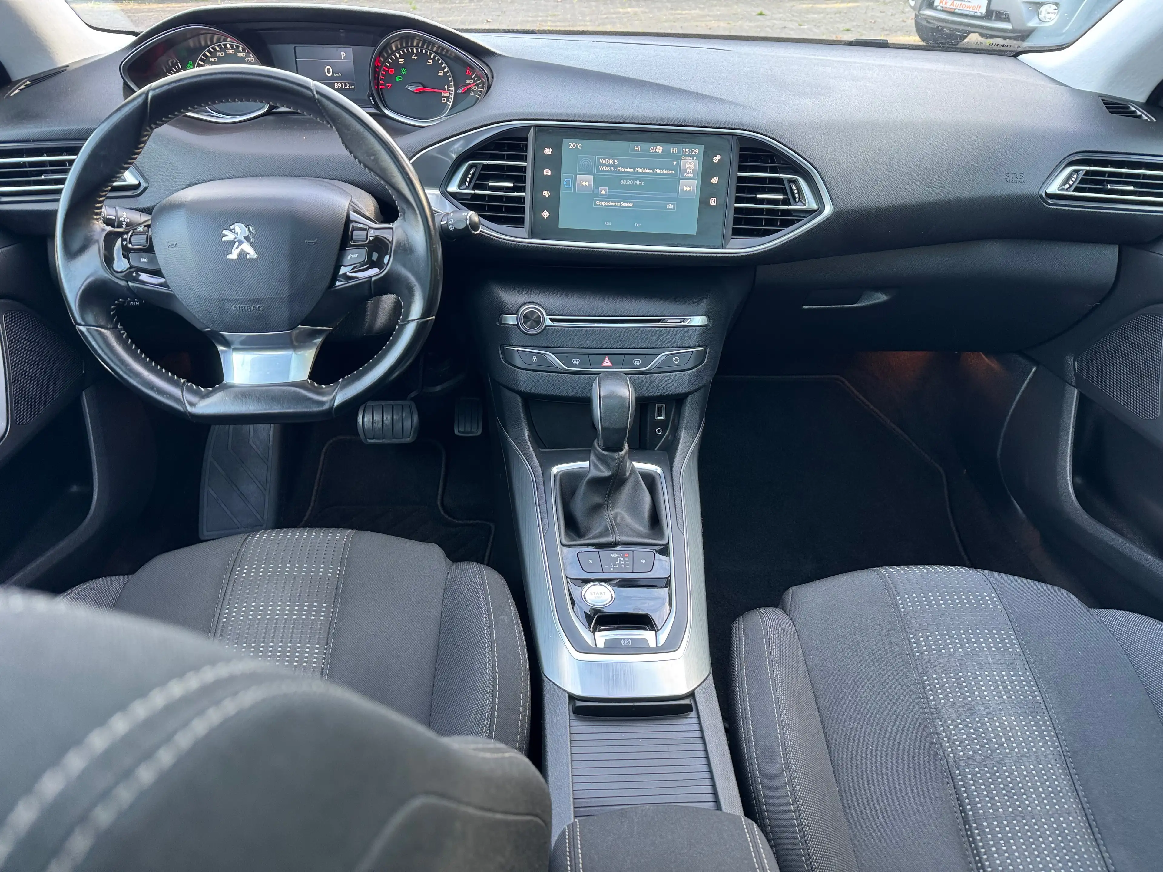 Peugeot 308 Allure, Lückenlos Scheckheft gepflegt bei Peugeot — photo 4
