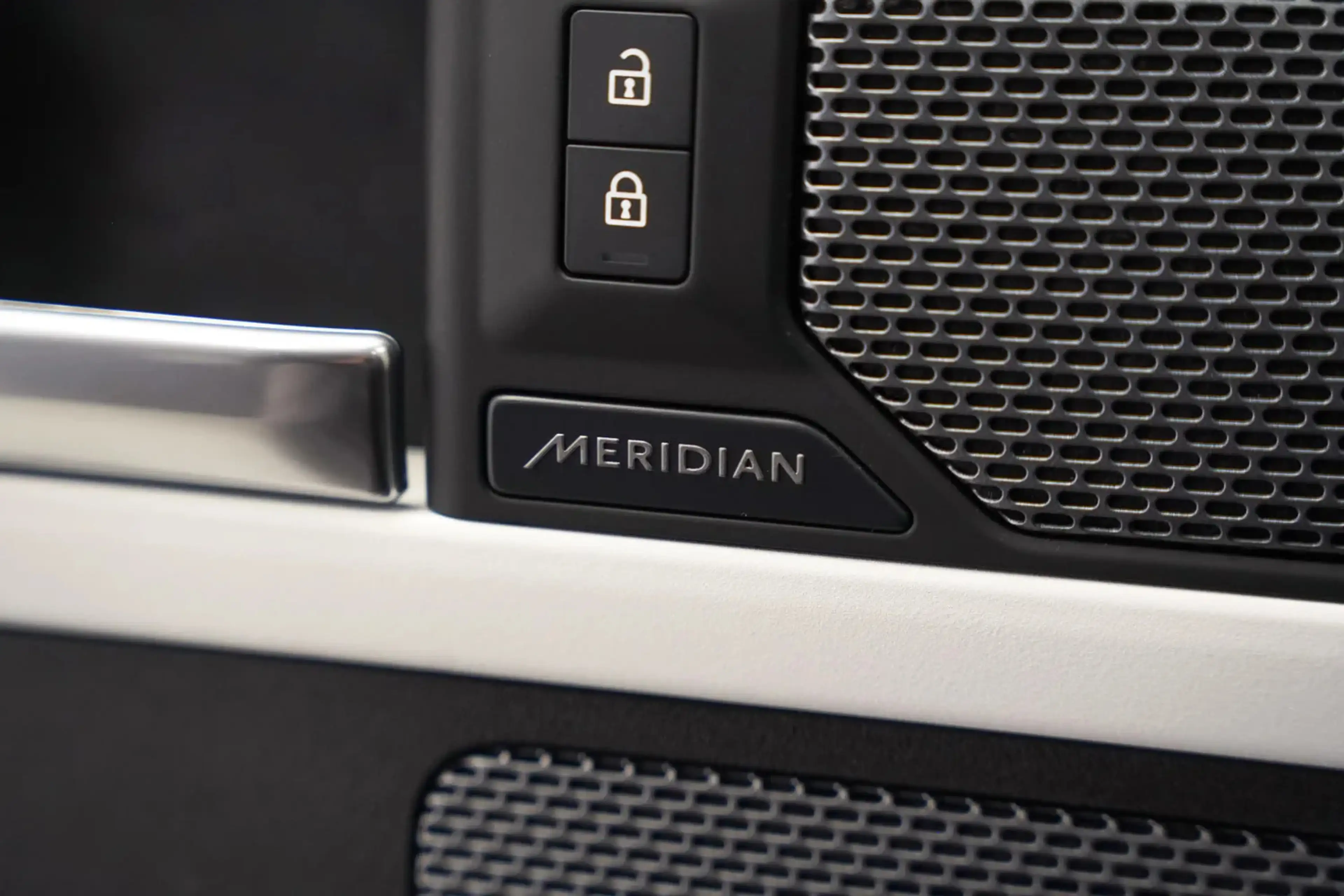 Land Rover Defender 2.0 P400e 110 X-Dynamic HSE [ Panorama Meridian Lu — photo 7