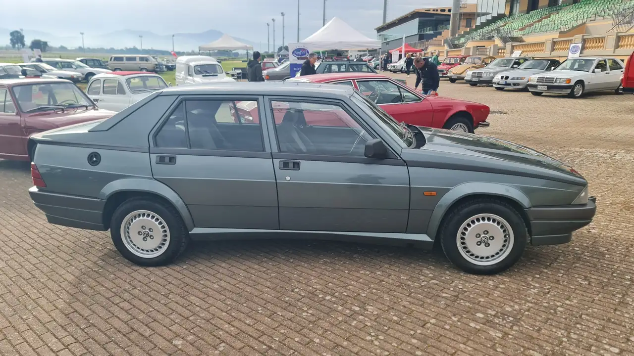 Alfa Romeo 75 2.0i ts, foto 6