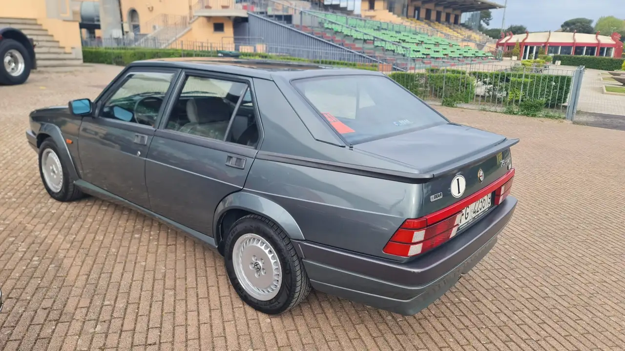 Alfa Romeo 75 2.0i ts, foto 4