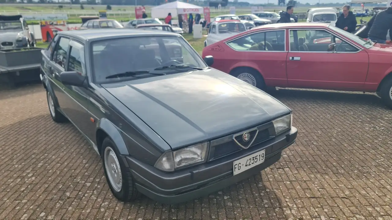 Alfa Romeo 75 2.0i ts, foto 5