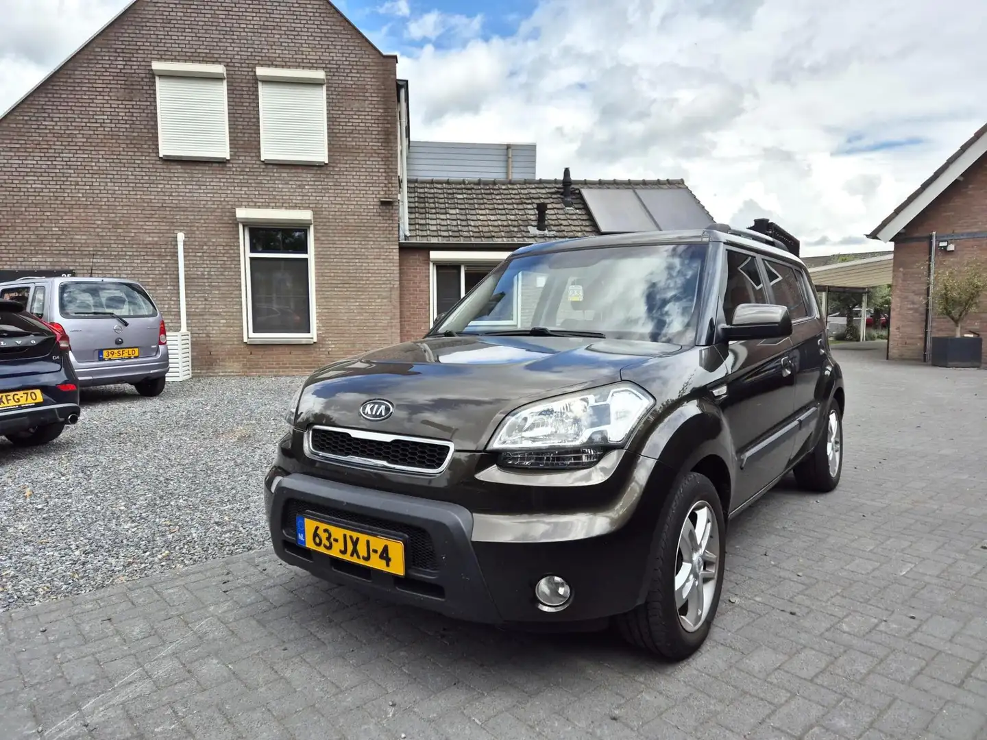 Kia Soul 1.6 X-tra Clima Cruise Bruin - 2