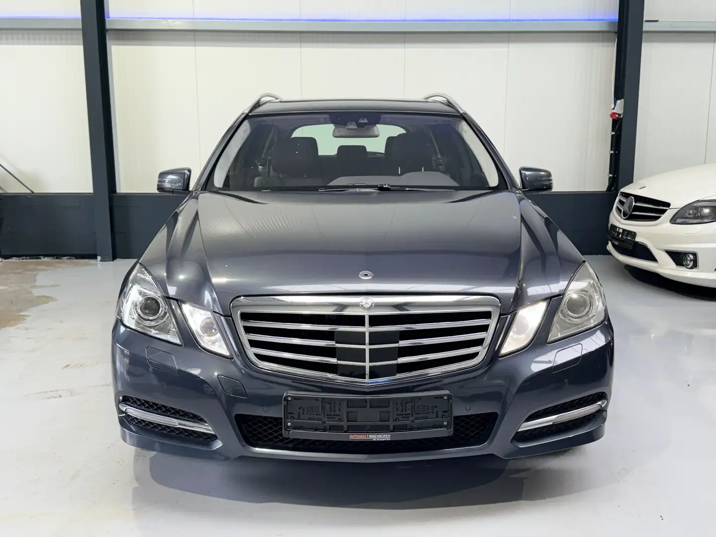 Mercedes-Benz E 350 E 350 CDI 4Matic Avantgarde 1.HAND XENON ACC NIGHT Grau - 2