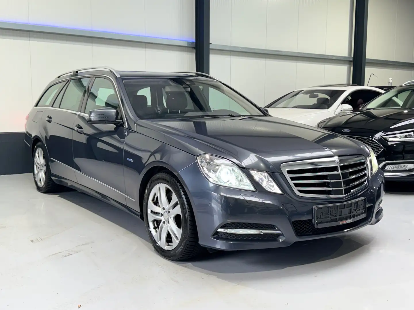 Mercedes-Benz E 350 E 350 CDI 4Matic Avantgarde 1.HAND XENON ACC NIGHT Grau - 1