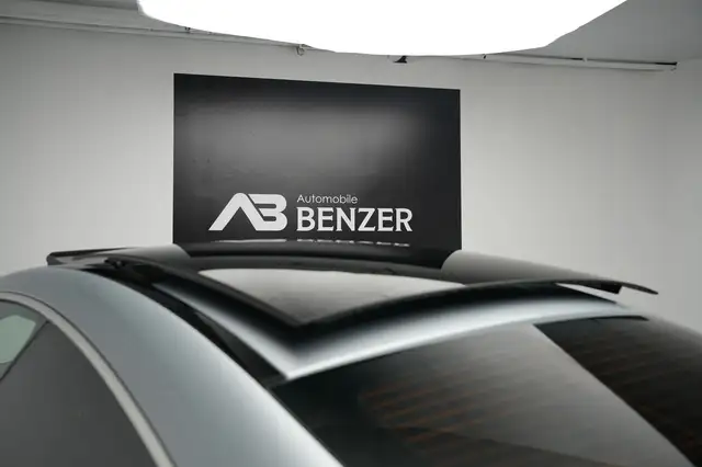Mercedes-Benz 220 view 12