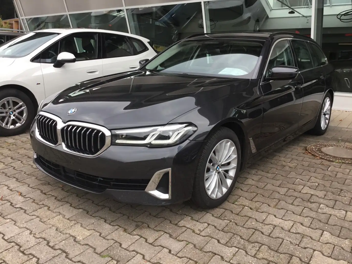 BMW 530 d xDrive Touring Luxury Line ACC AHK HUD Nav Gris - 2