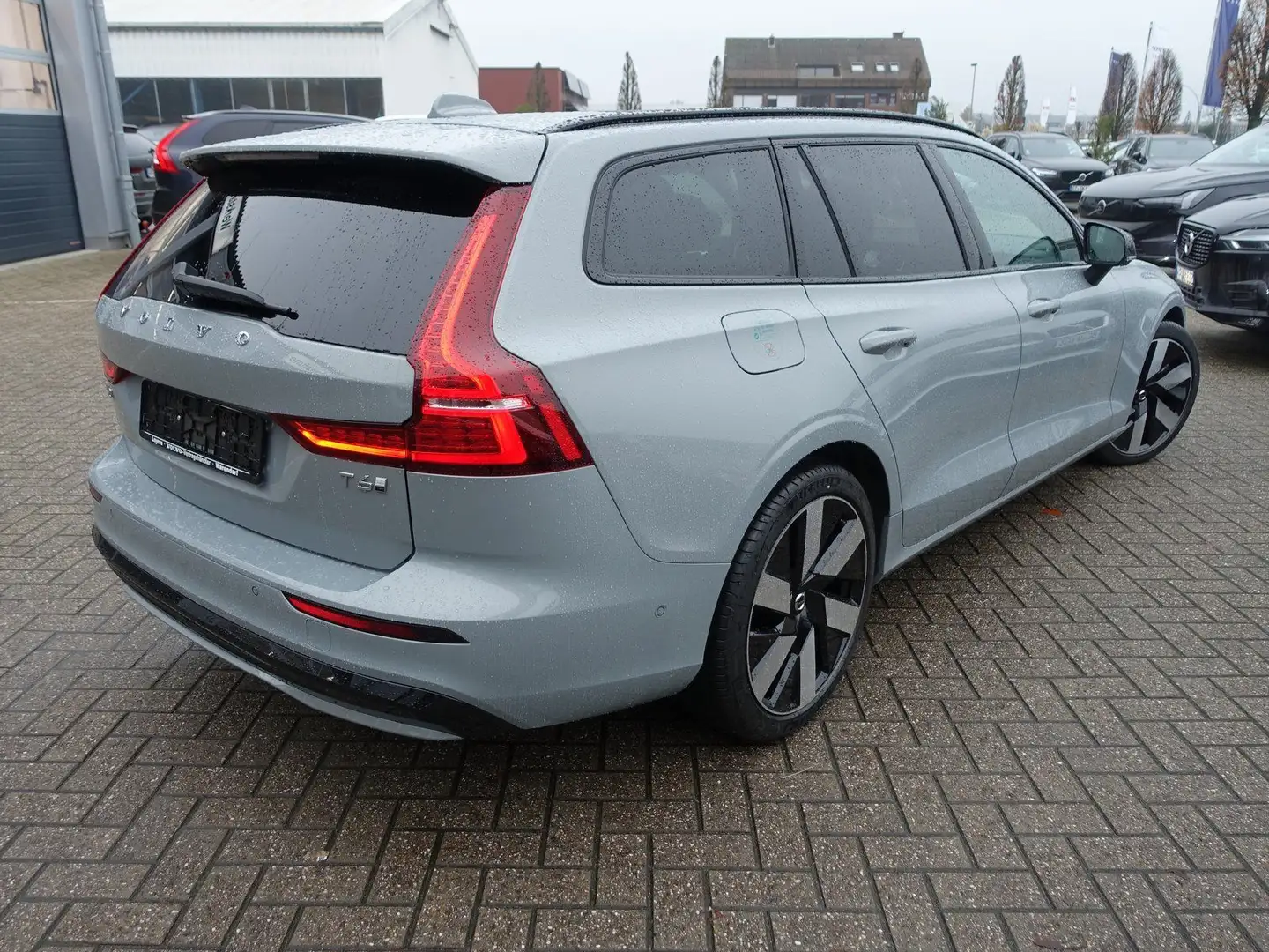 Volvo V60 T6 Plus Dark AWD Panorama/360°Cam/Business/ Grau - 2