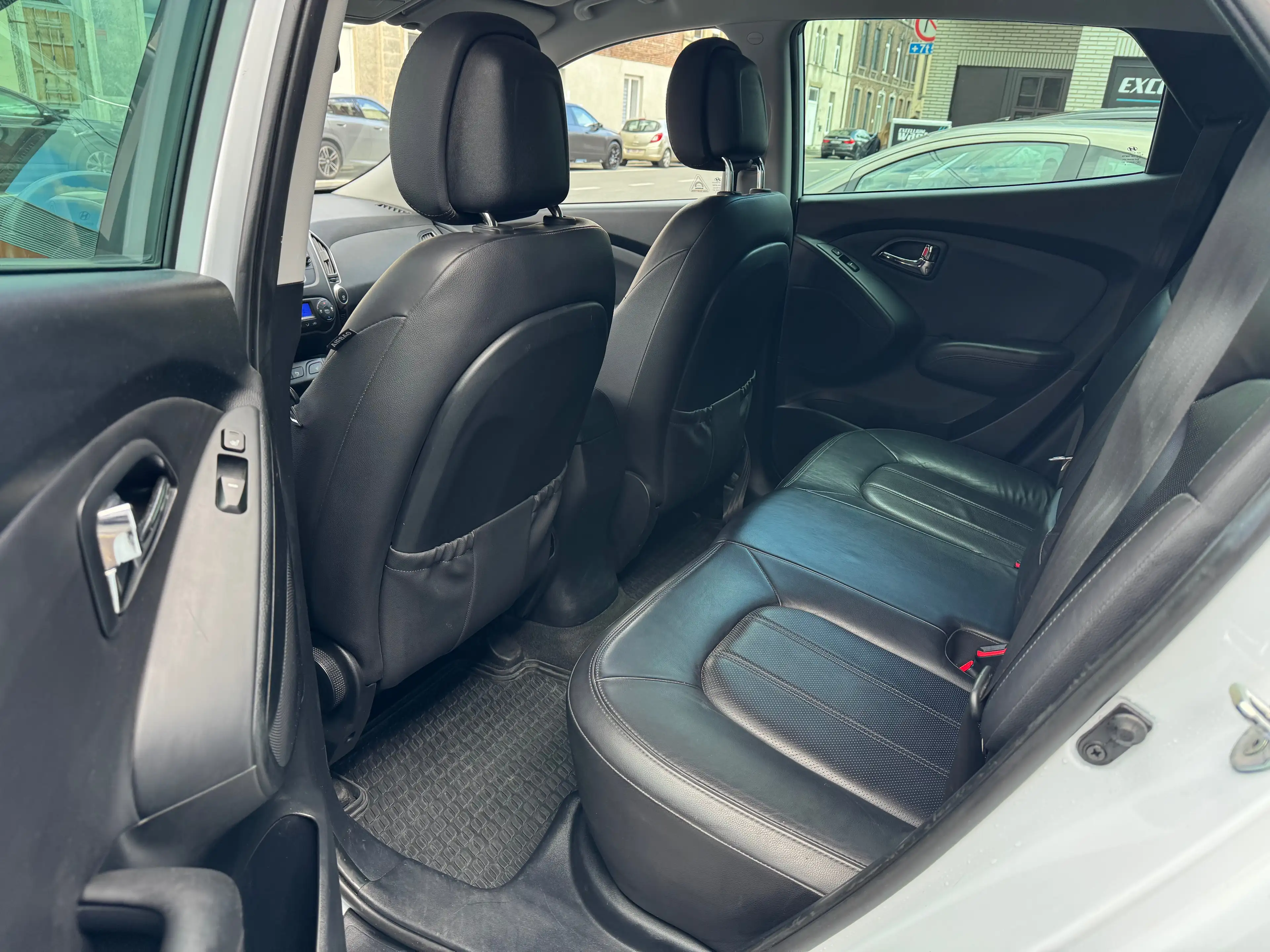 Hyundai iX35 2.0i 2WD Airco Cuir Jante Reglt Vts Carnet Garantie — photo 12